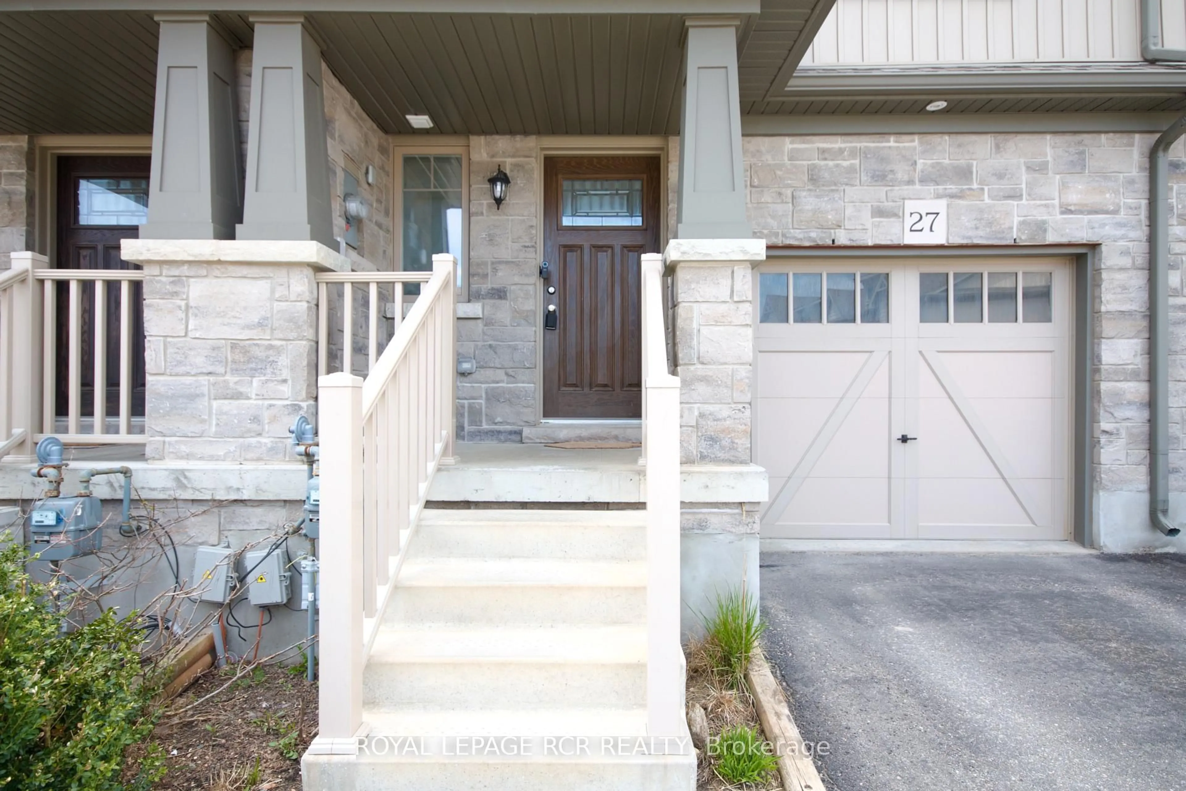 Indoor entryway for 124 Parkinson Cres #27, Orangeville Ontario L9W 6X3