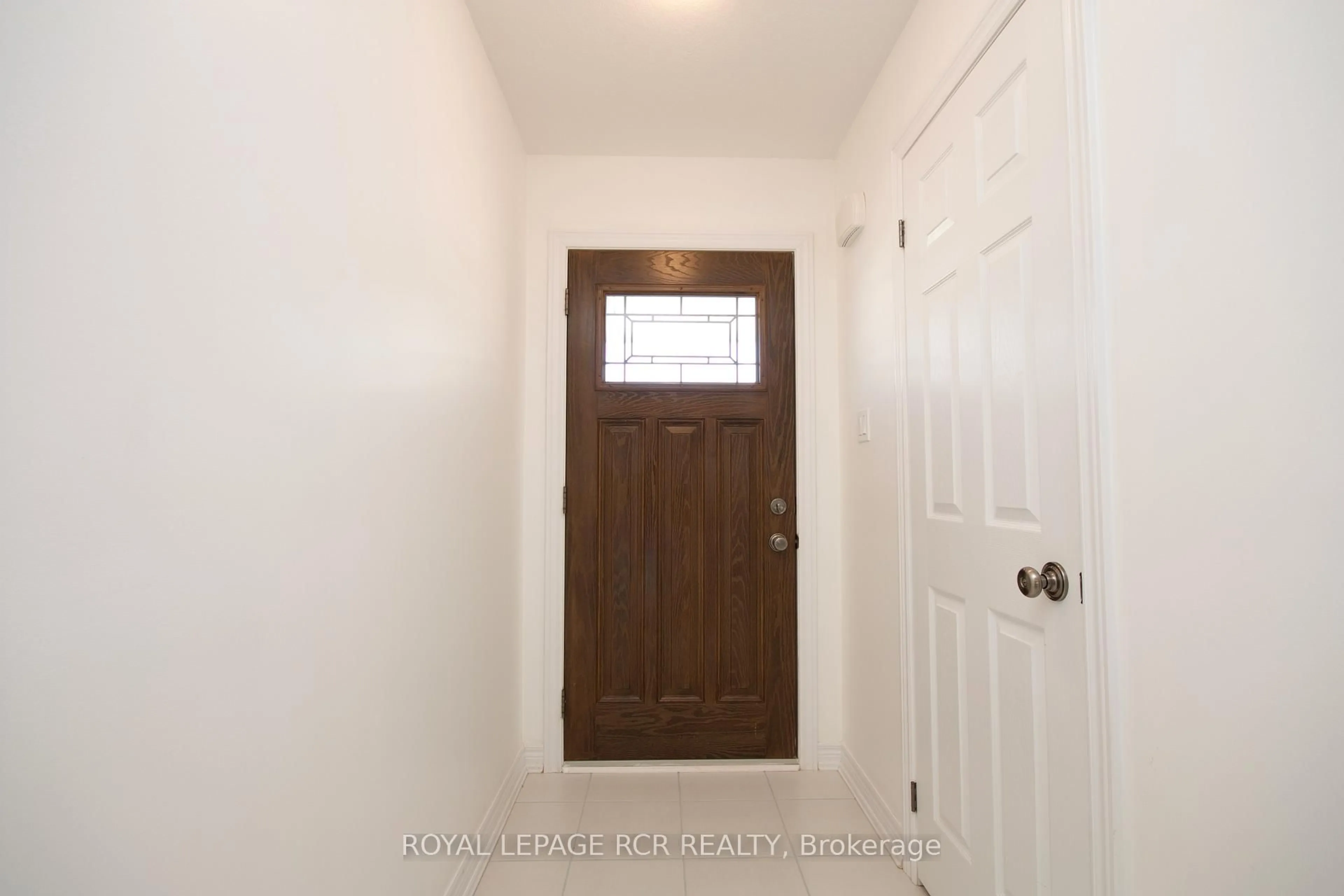 Indoor entryway for 124 Parkinson Cres #27, Orangeville Ontario L9W 6X3