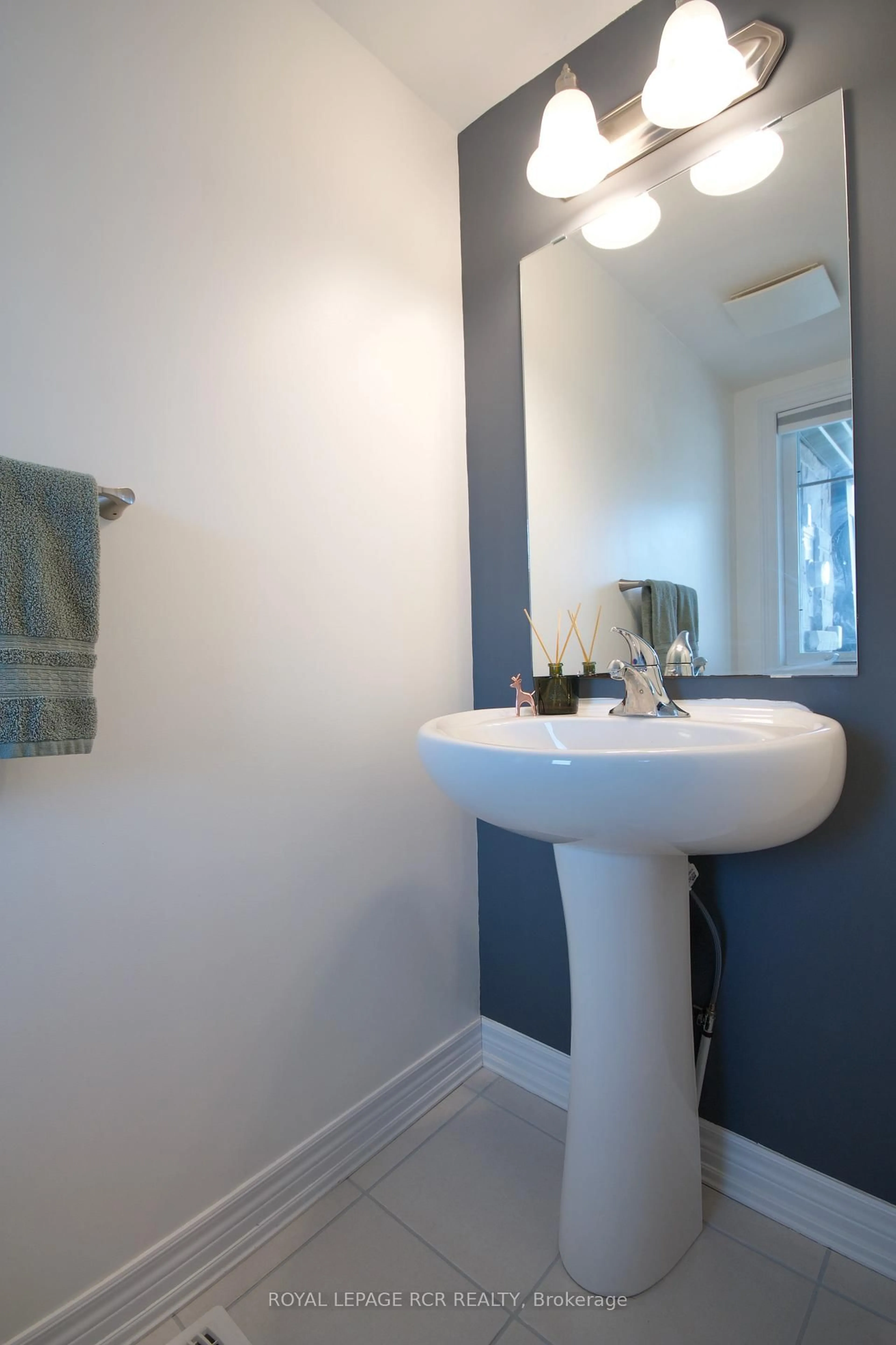 Standard bathroom, unknown for 124 Parkinson Cres #27, Orangeville Ontario L9W 6X3