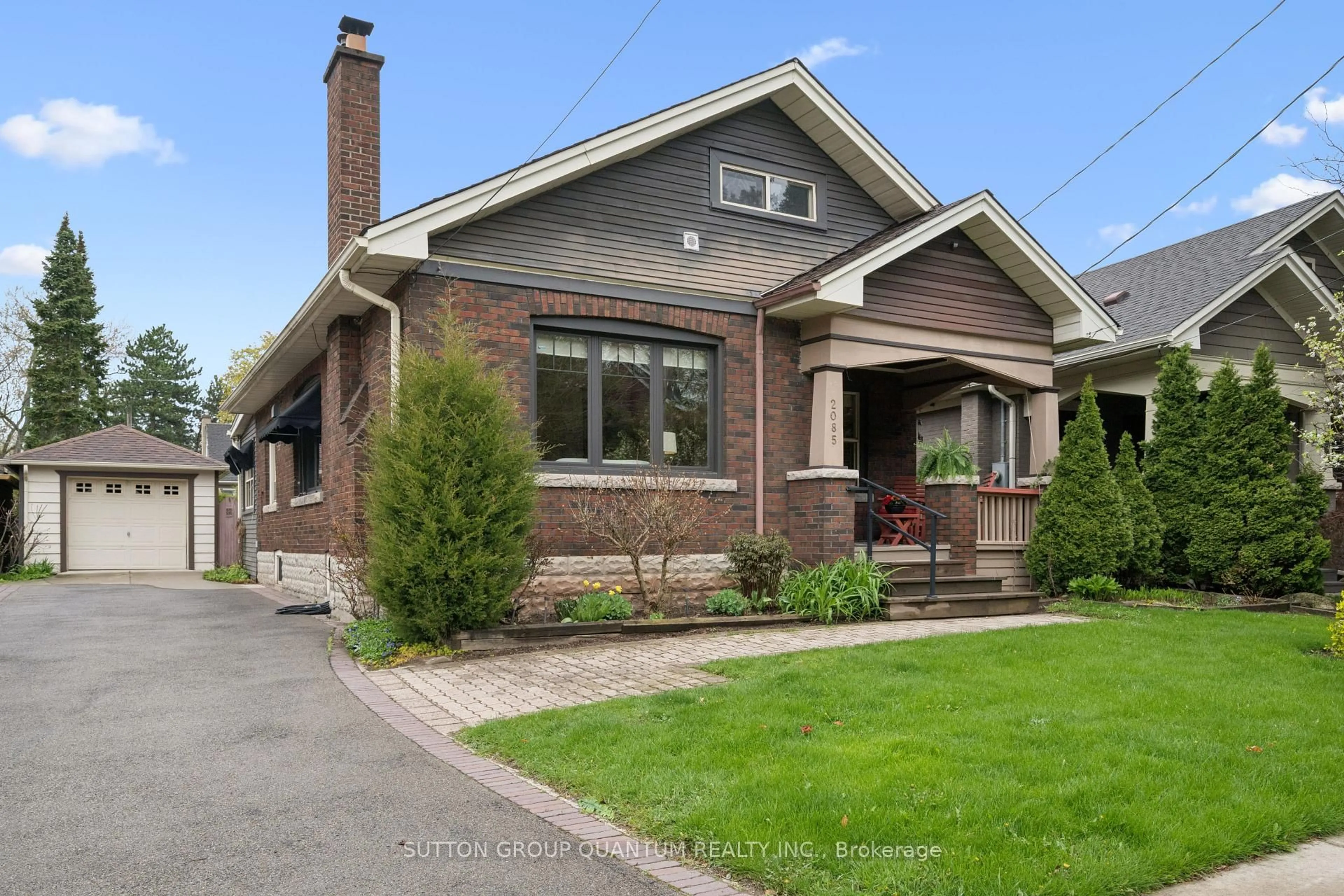 Home with brick exterior material, street for 2085 Emerald Cres, Burlington Ontario L7R 1N2