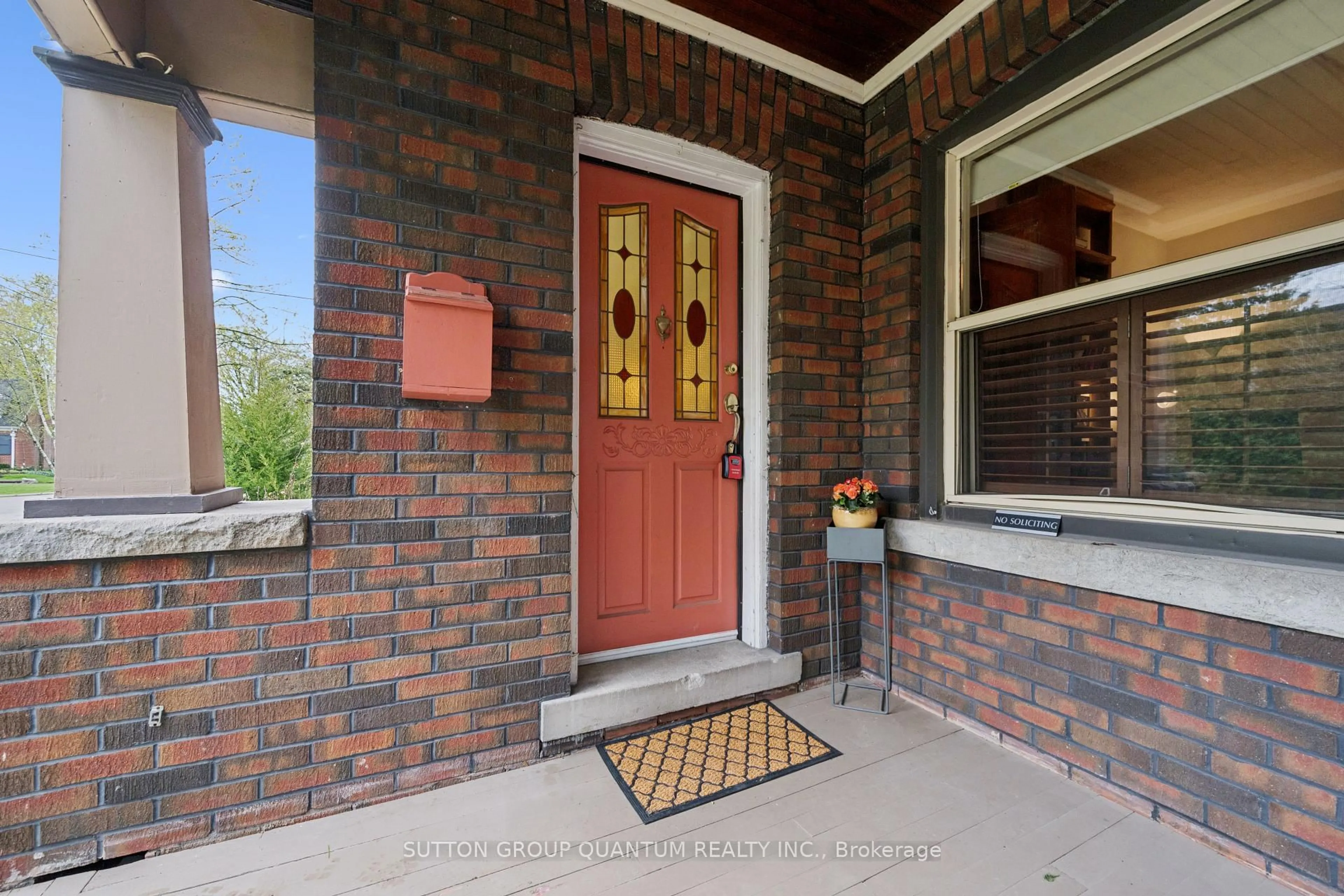 Home with brick exterior material, street for 2085 Emerald Cres, Burlington Ontario L7R 1N2