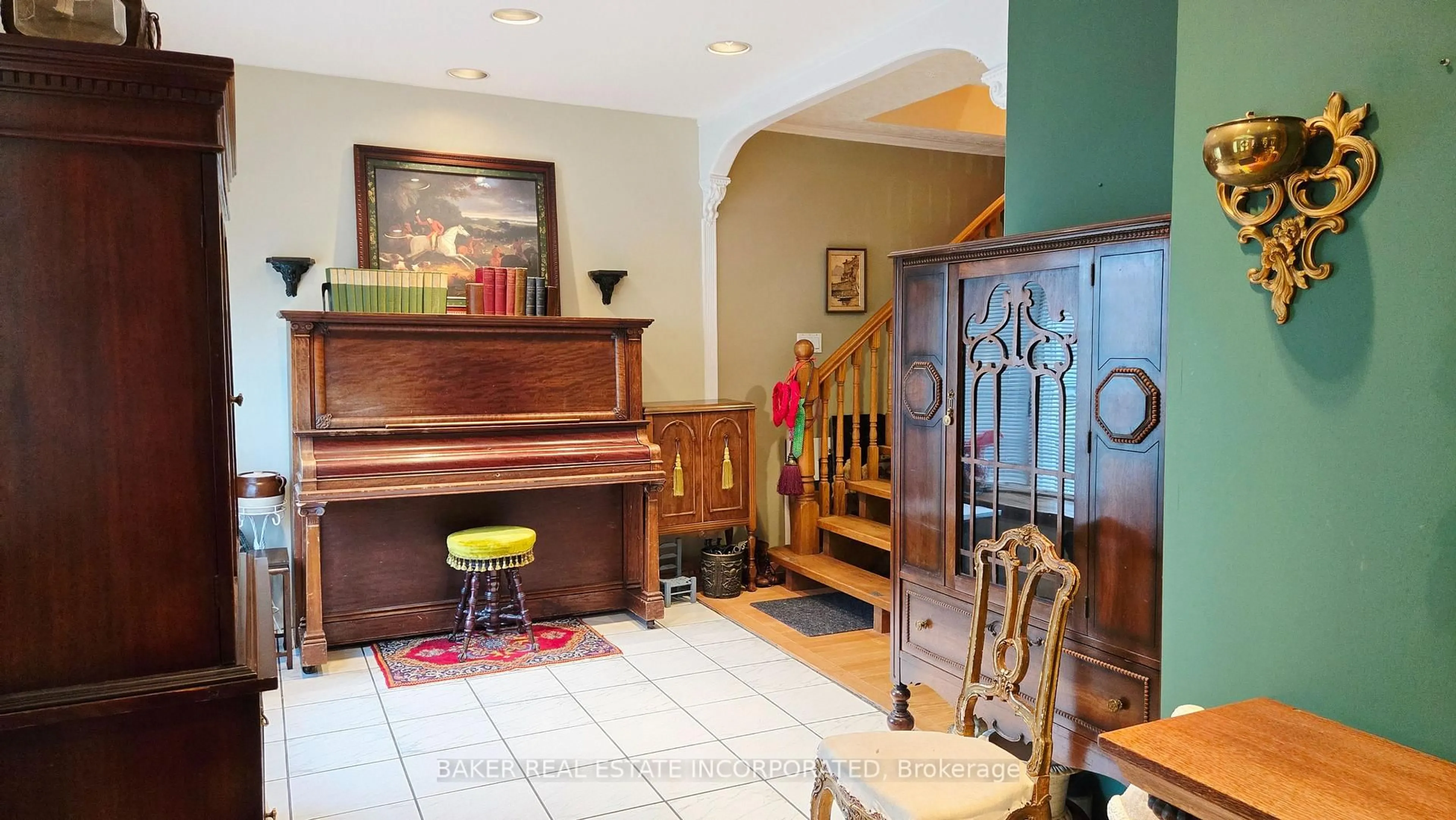 Indoor foyer for 83 Lambton Ave, Toronto Ontario M6N 2S4