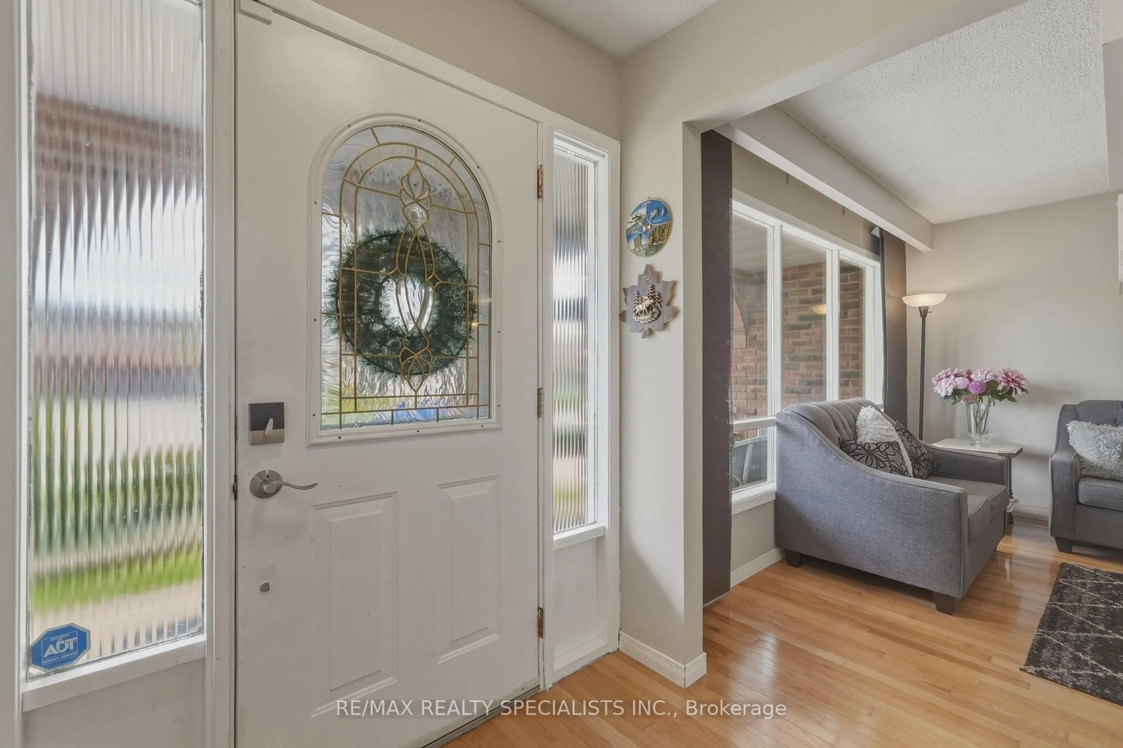 Indoor entryway for 817 Syer Dr, Milton Ontario L9T 4C6