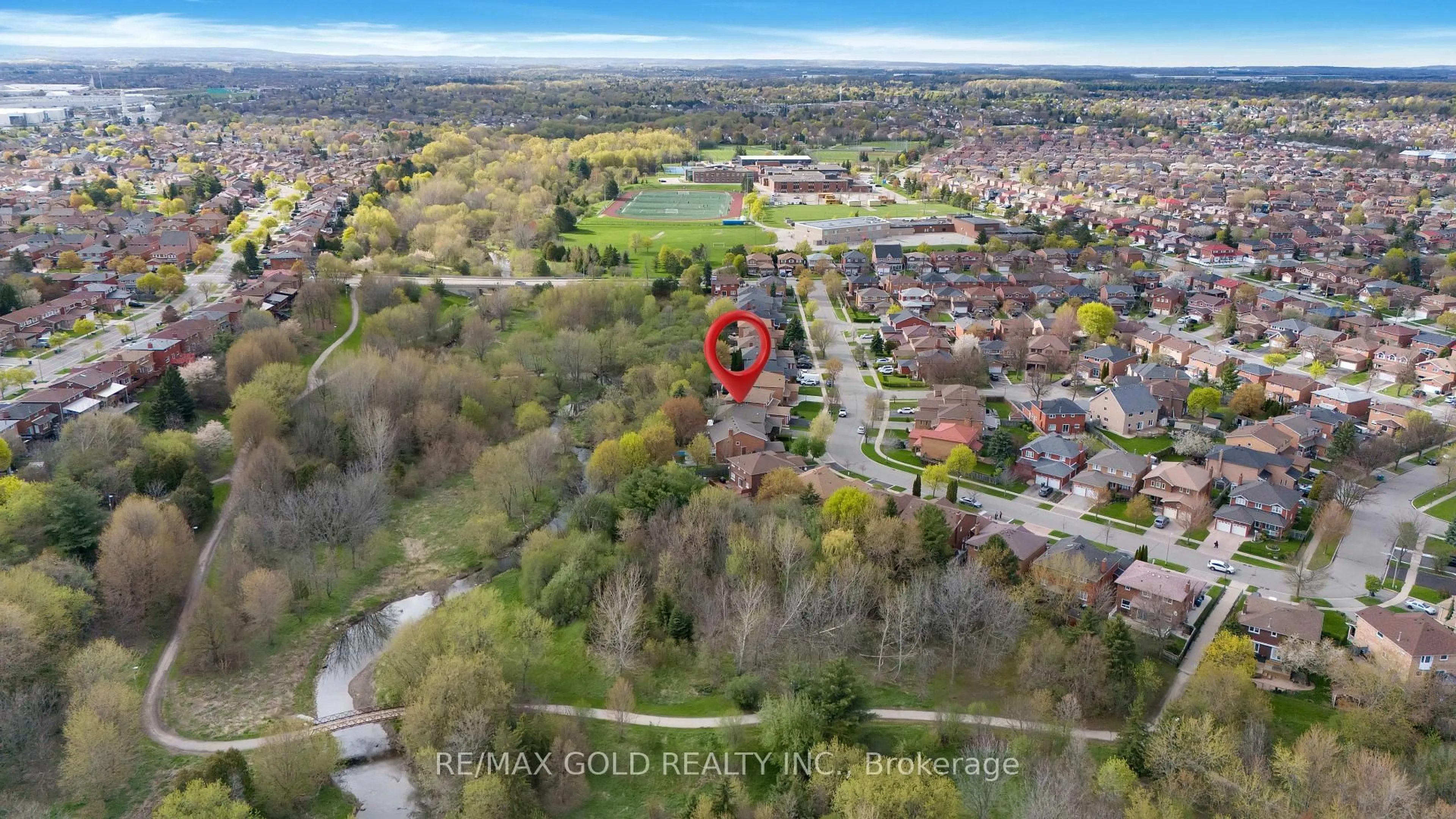 A pic from outside/outdoor area/front of a property/back of a property/a pic from drone, unknown for 26 Dundalk Cres, Brampton Ontario L6Z 2V2
