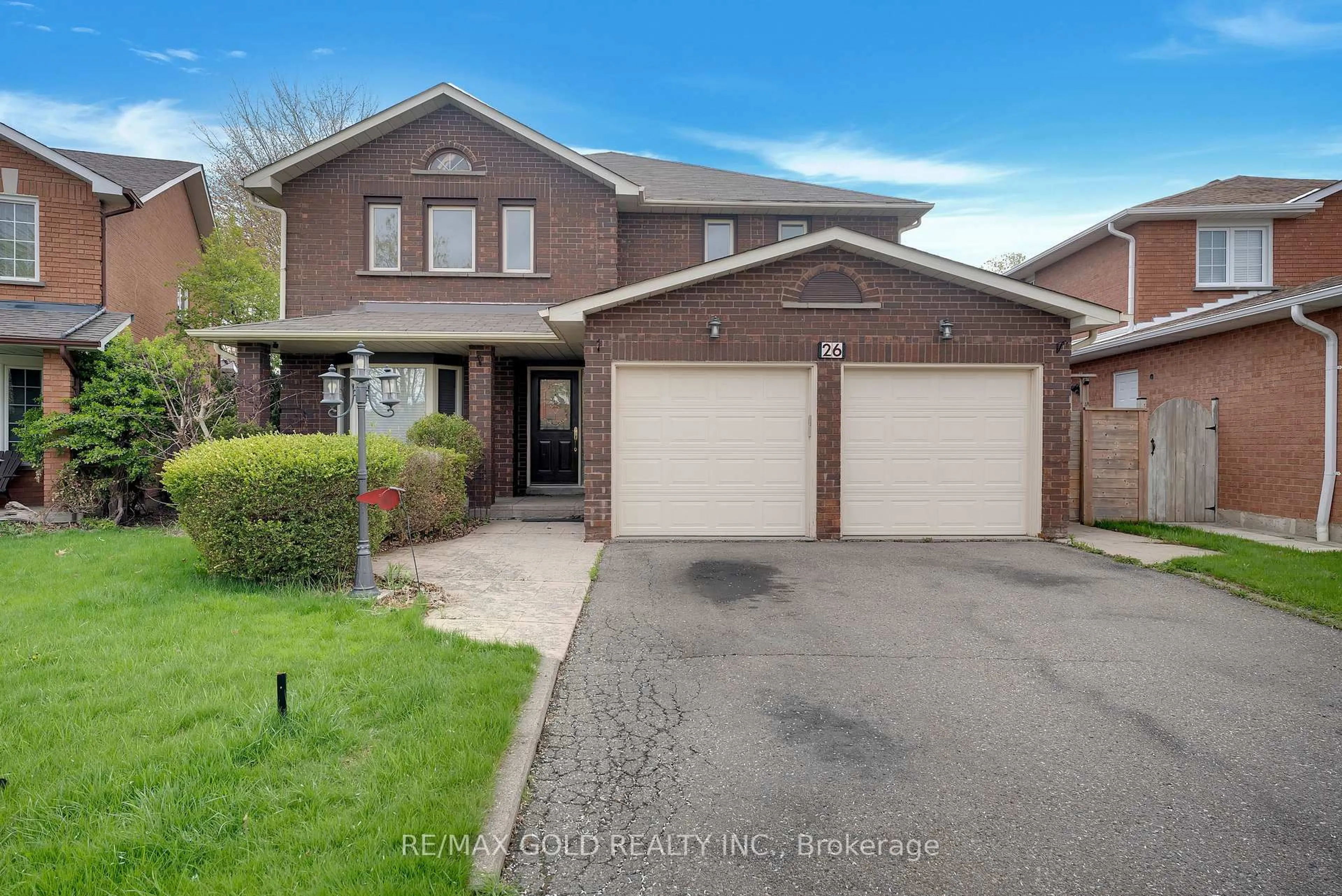Home with brick exterior material, street for 26 Dundalk Cres, Brampton Ontario L6Z 2V2