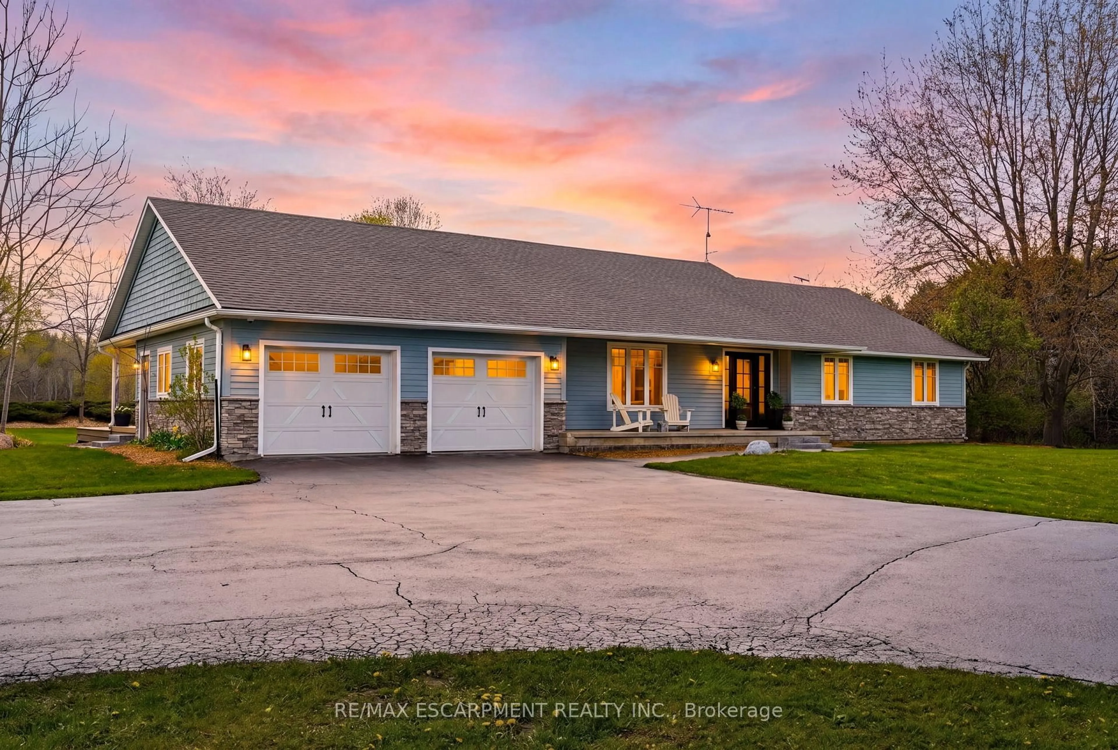 A pic from outside/outdoor area/front of a property/back of a property/a pic from drone, street for 7196 McNiven Rd, Milton Ontario L0P 1B0