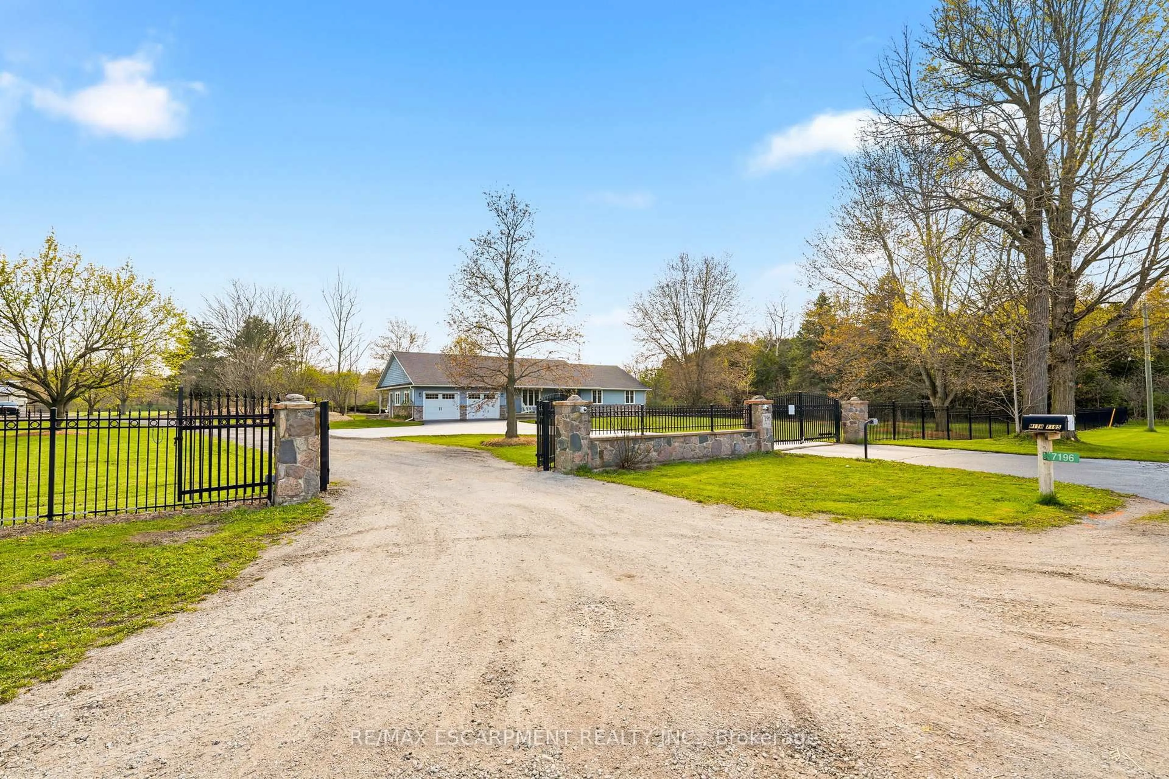 A pic from outside/outdoor area/front of a property/back of a property/a pic from drone, water/lake/river/ocean view for 7196 McNiven Rd, Milton Ontario L0P 1B0