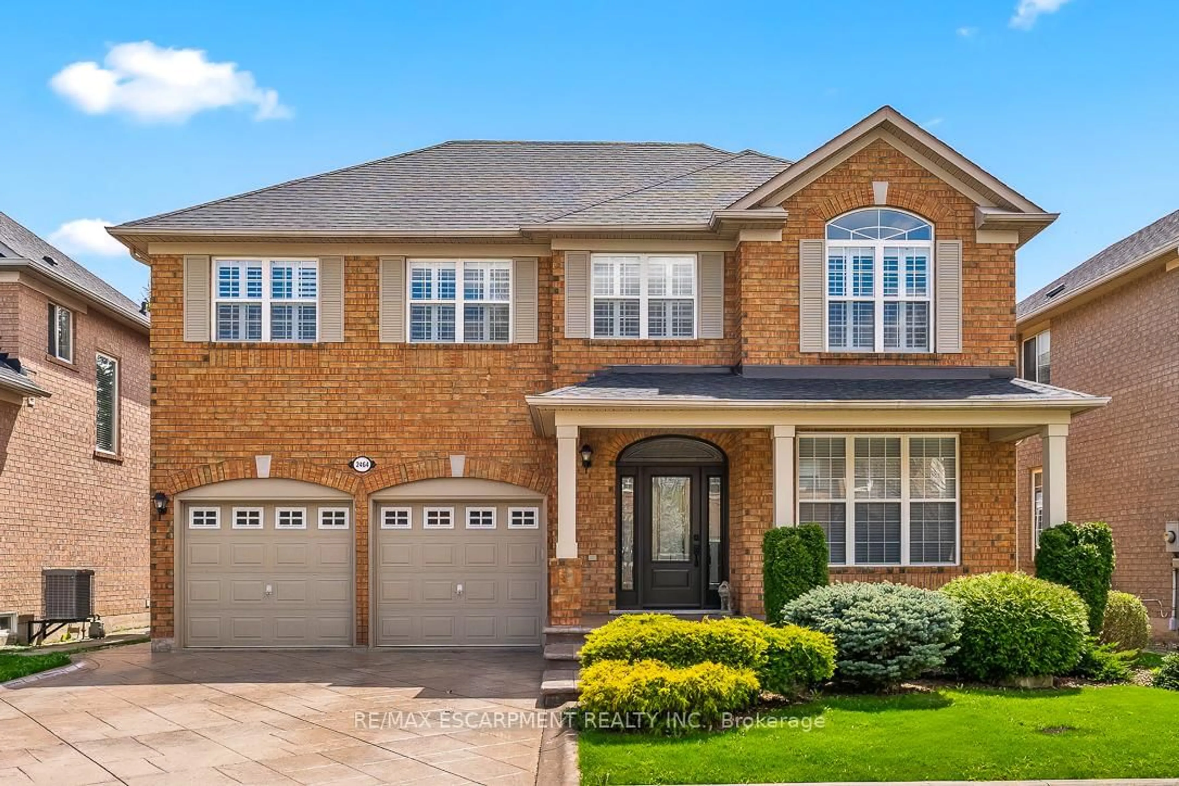 Home with brick exterior material, street for 2464 PEBBLESTONE Crt, Oakville Ontario L6M 4C4
