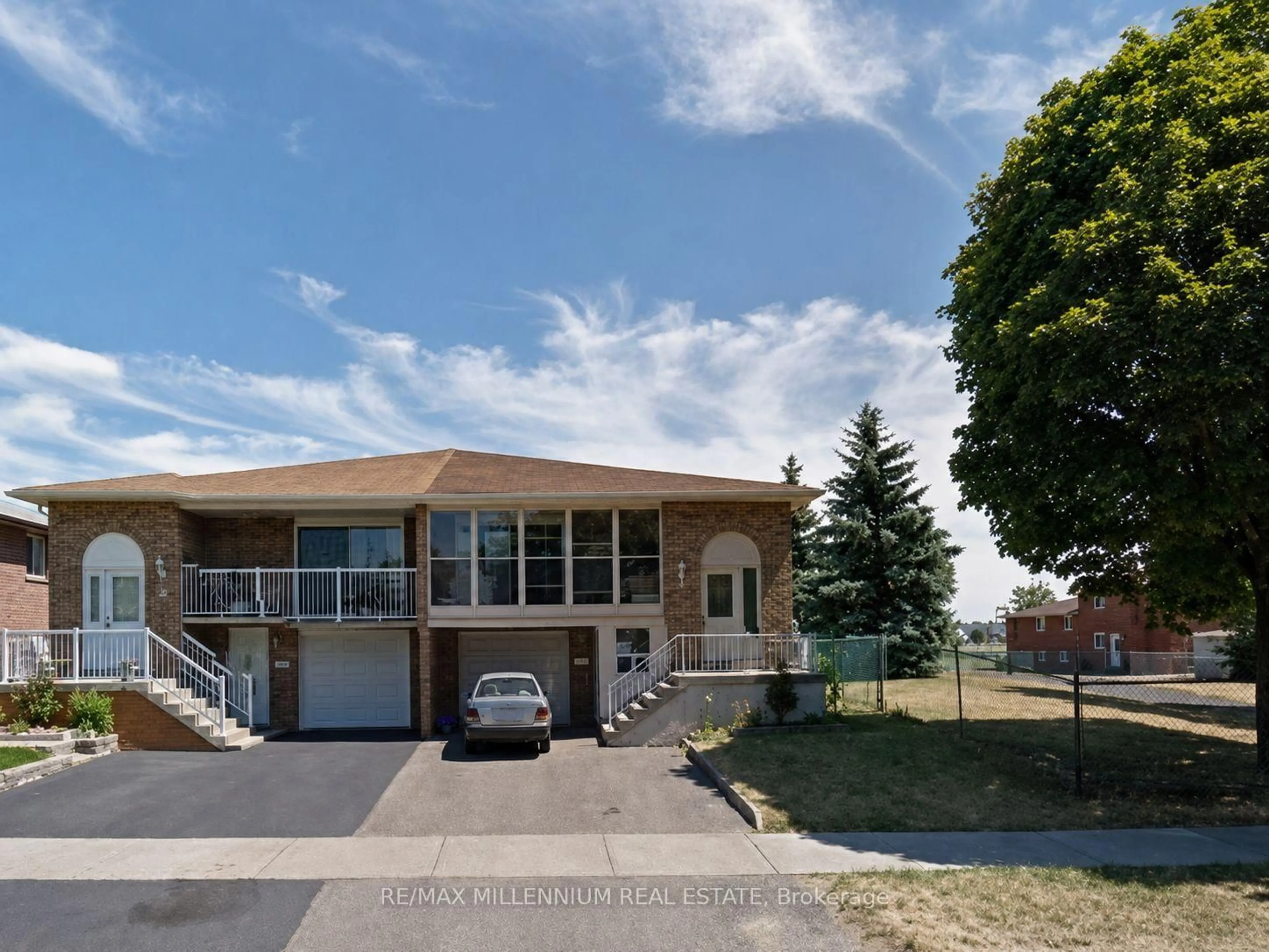Home with vinyl exterior material, street for 29 Major Oaks Dr, Brampton Ontario L6V 3K1