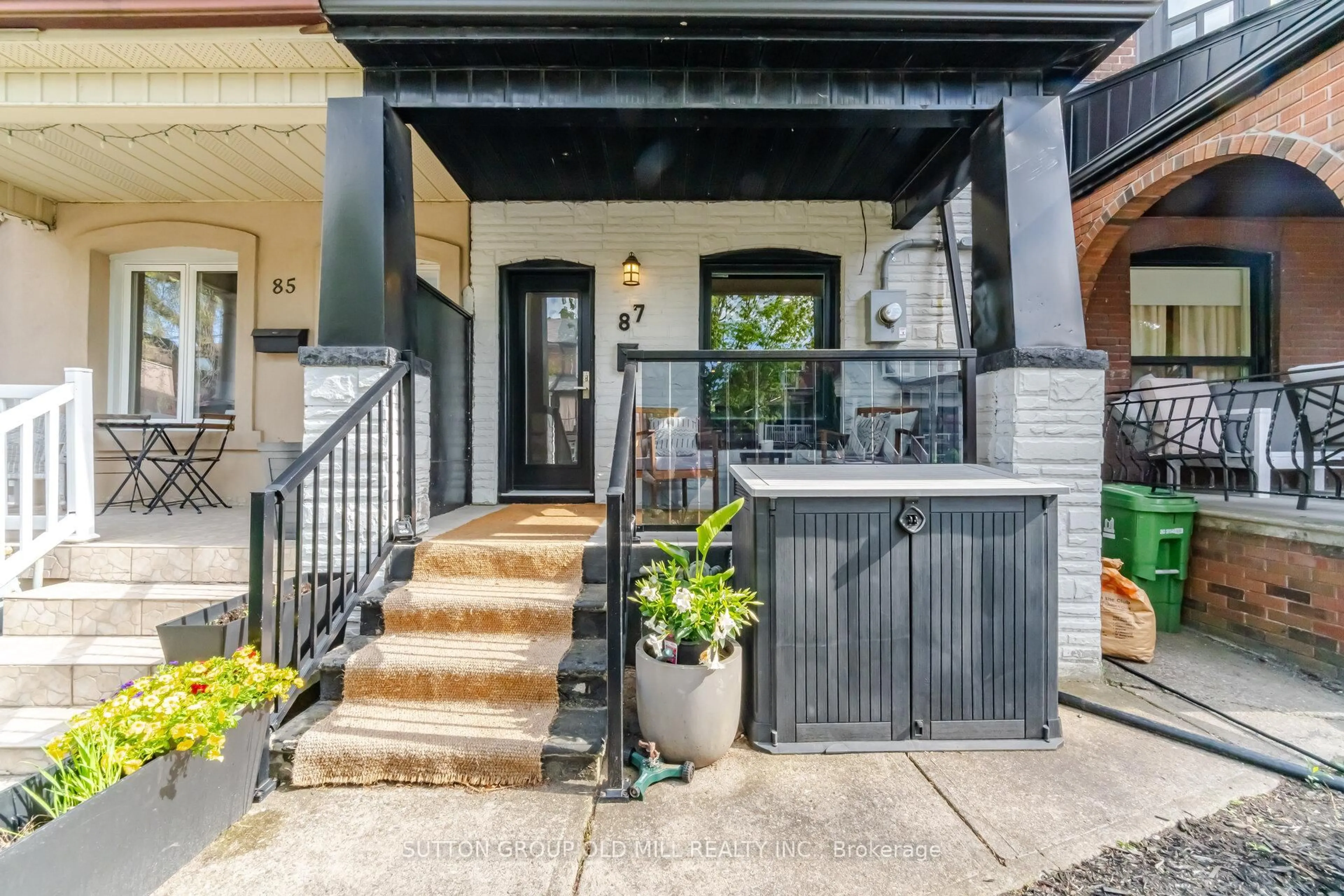 Indoor entryway for 87 Mackay Ave, Toronto Ontario M6H 2N7