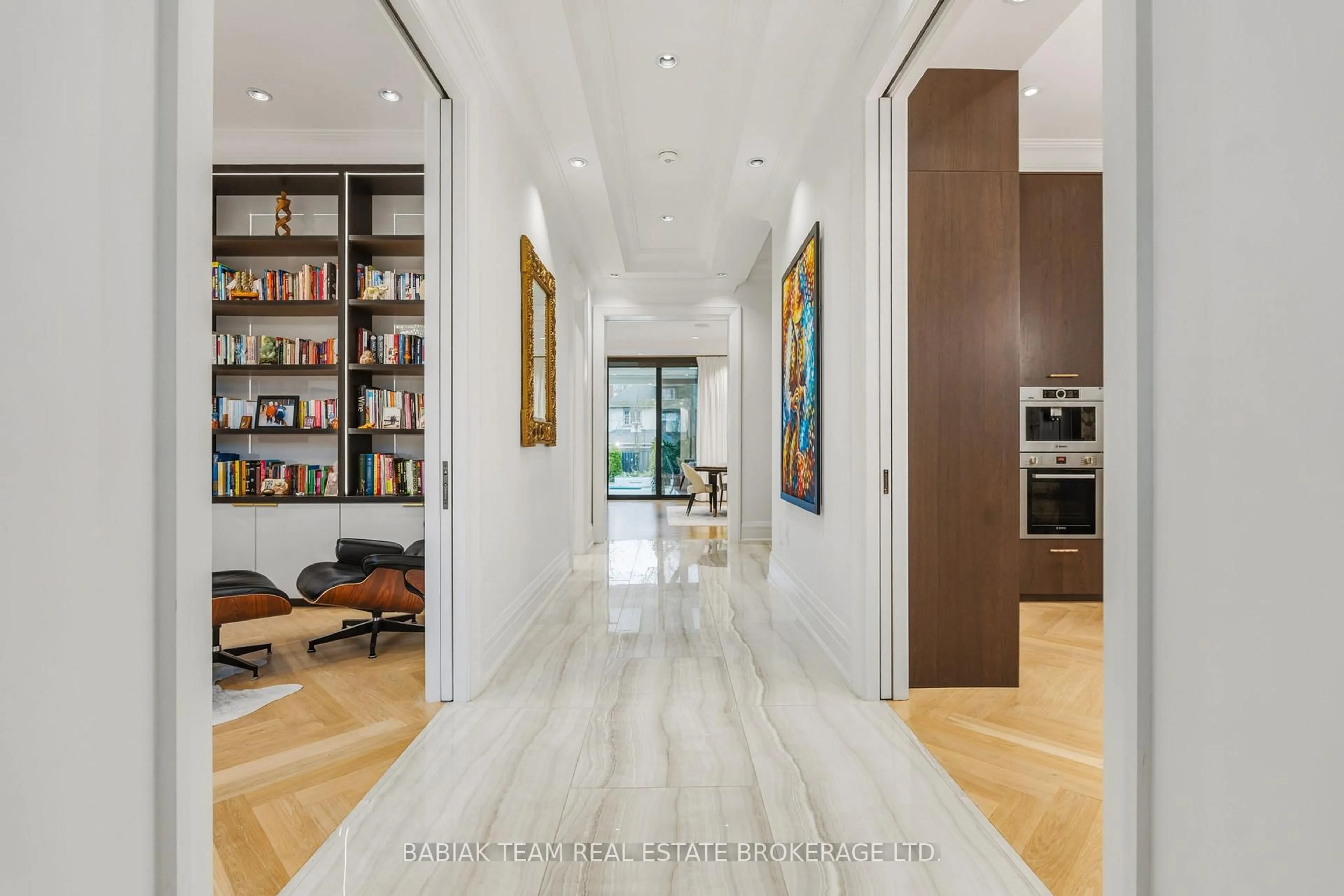 Indoor entryway for 8 Baby Point Terr, Toronto Ontario M6S 4S4