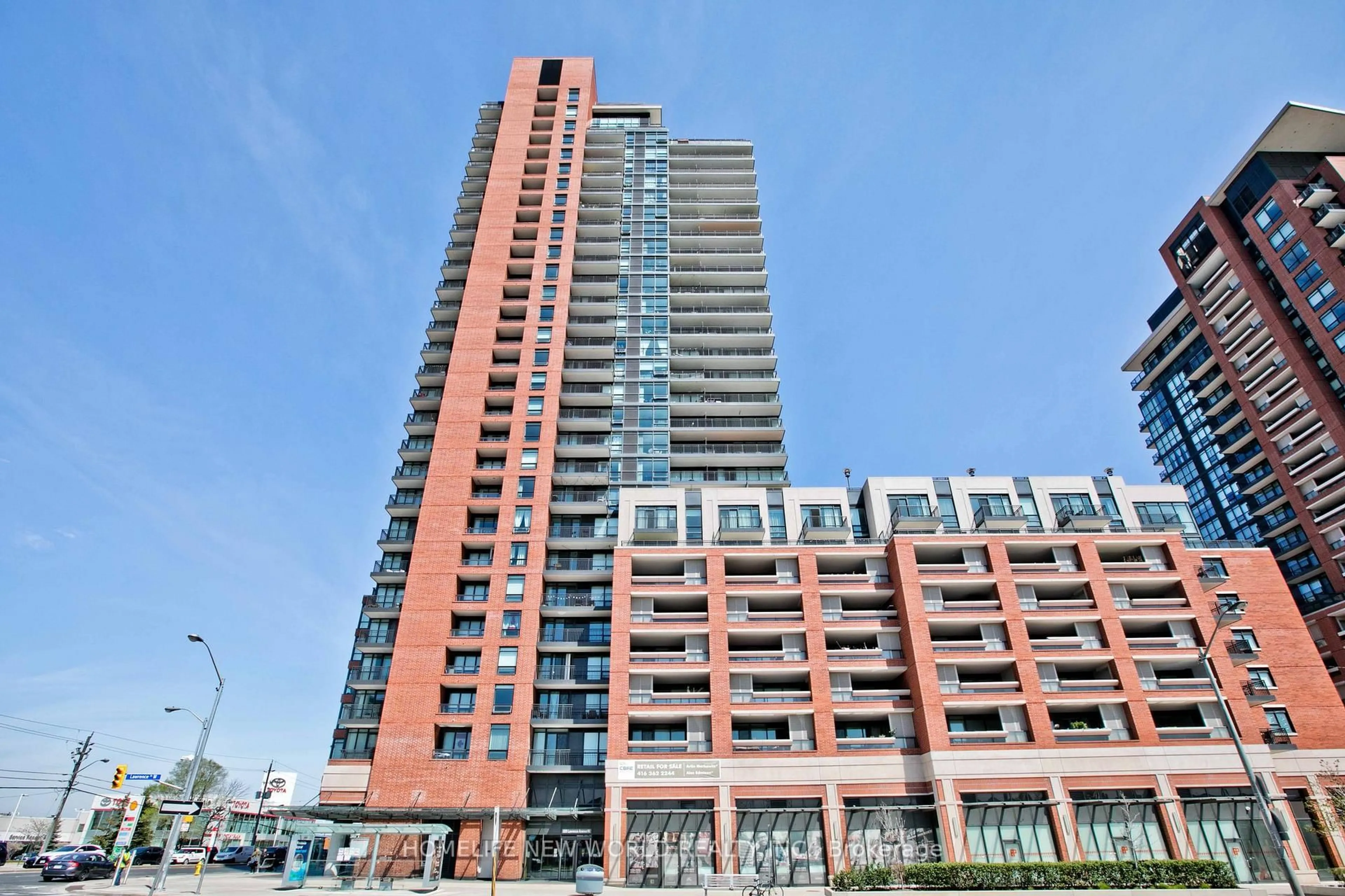 Indoor foyer for 830 Lawrence Ave #836, Toronto Ontario M6A 1C3
