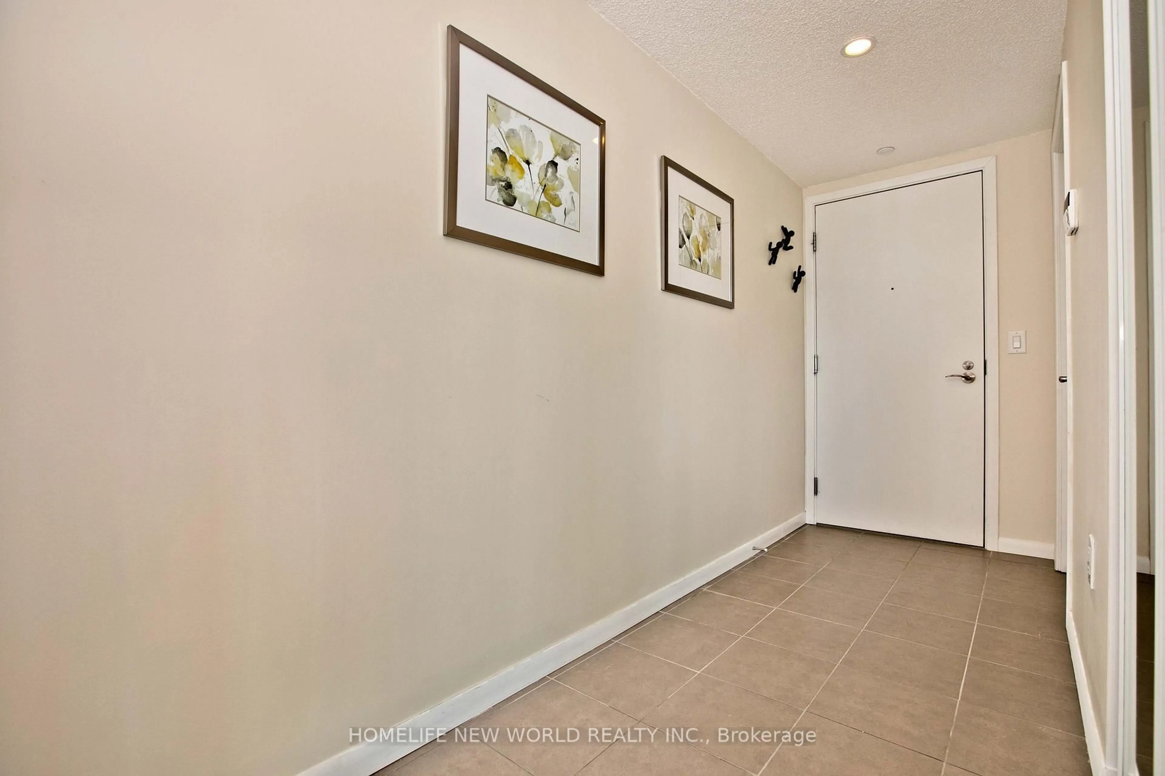Indoor entryway for 830 Lawrence Ave #836, Toronto Ontario M6A 1C3