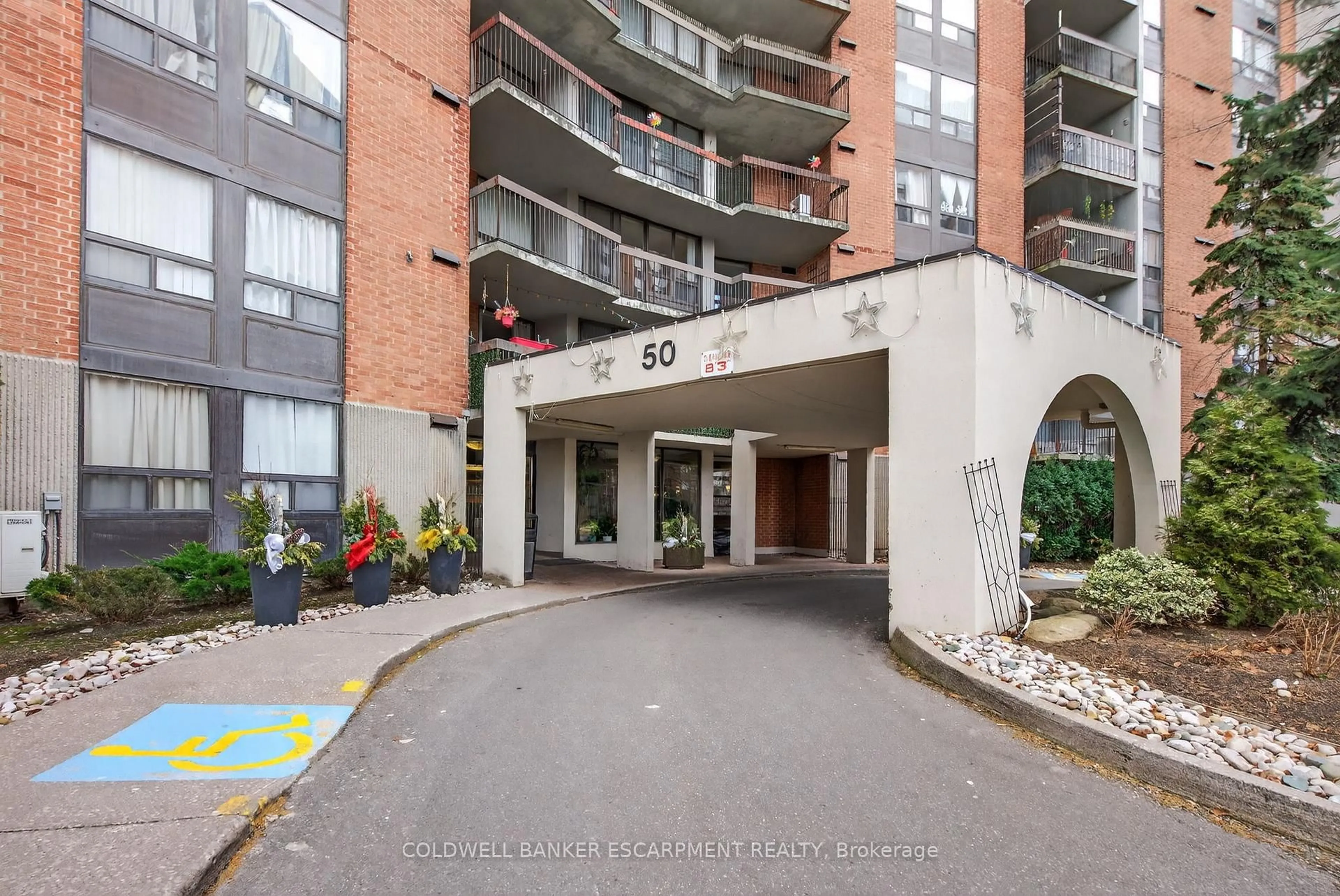 Indoor foyer for 50 Mississauga Valley Blvd #1314, Mississauga Ontario L5A 3S2