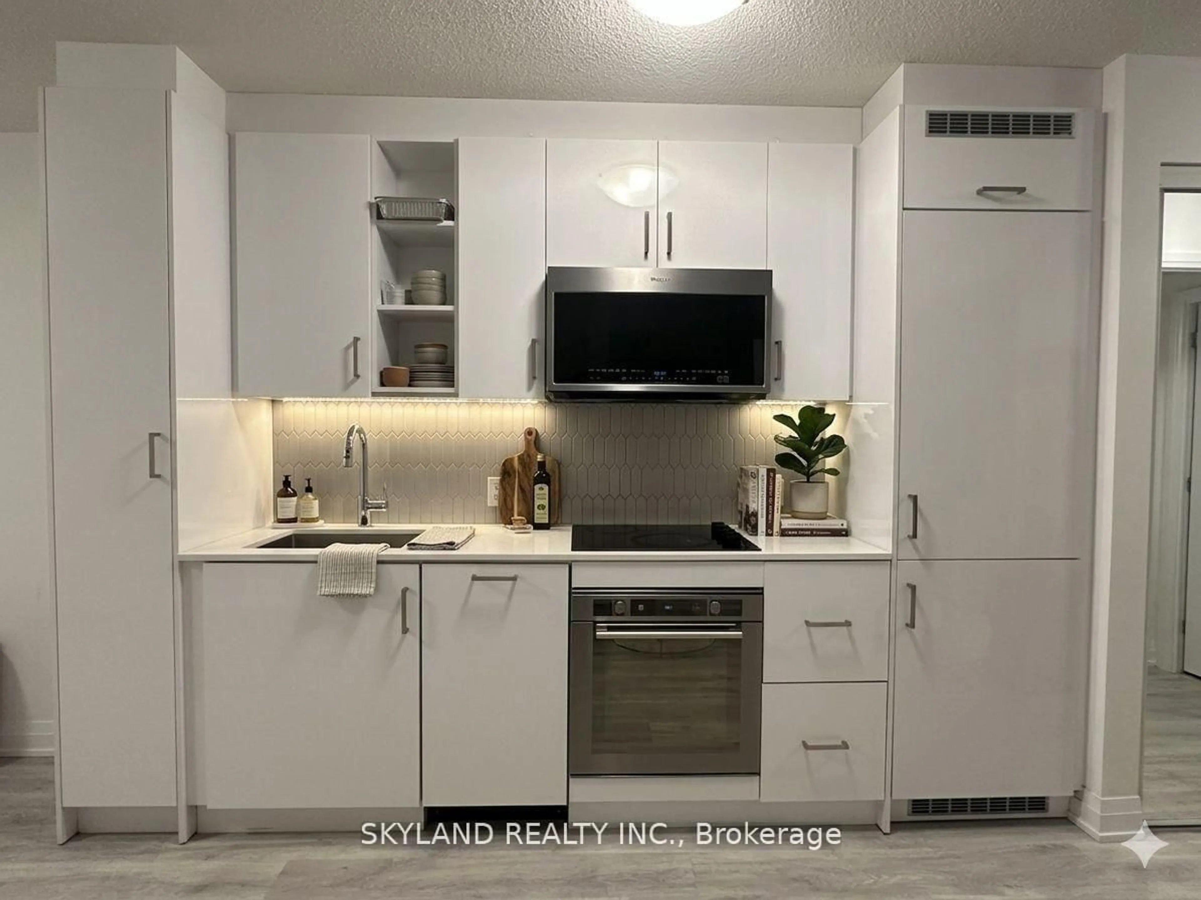 Standard kitchen, ceramic/tile floor for 251 Manitoba St #205, Toronto Ontario M8Y 0C7
