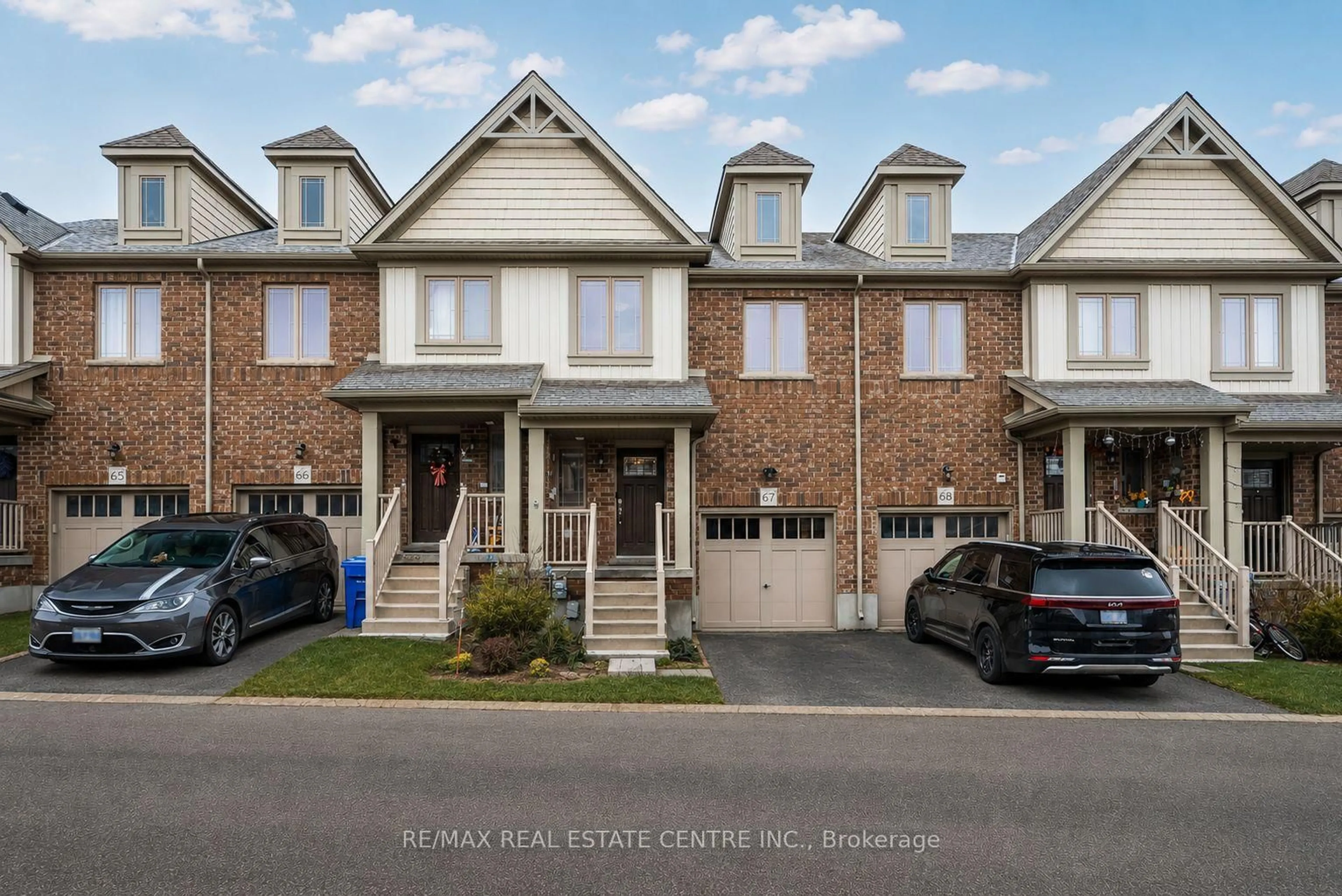 A pic from outside/outdoor area/front of a property/back of a property/a pic from drone, street for 124 Parkinson Cres #67, Orangeville Ontario L9W 6R7