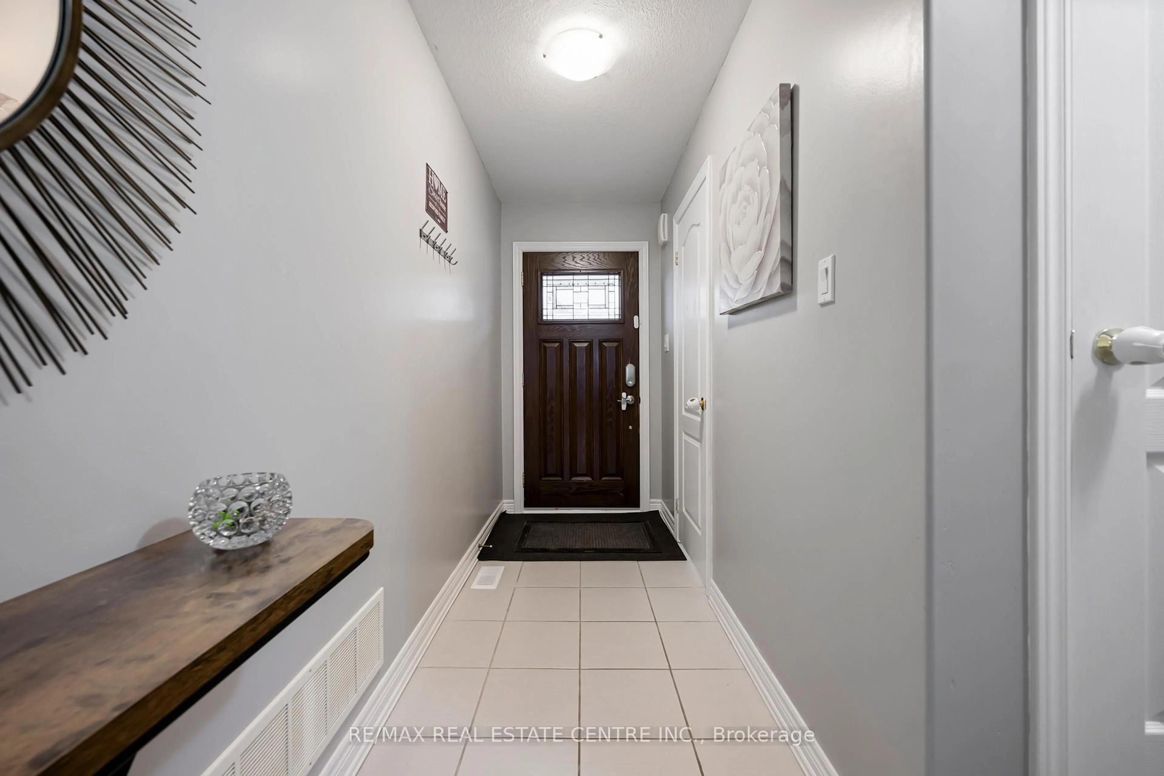 Indoor entryway for 124 Parkinson Cres #67, Orangeville Ontario L9W 6R7
