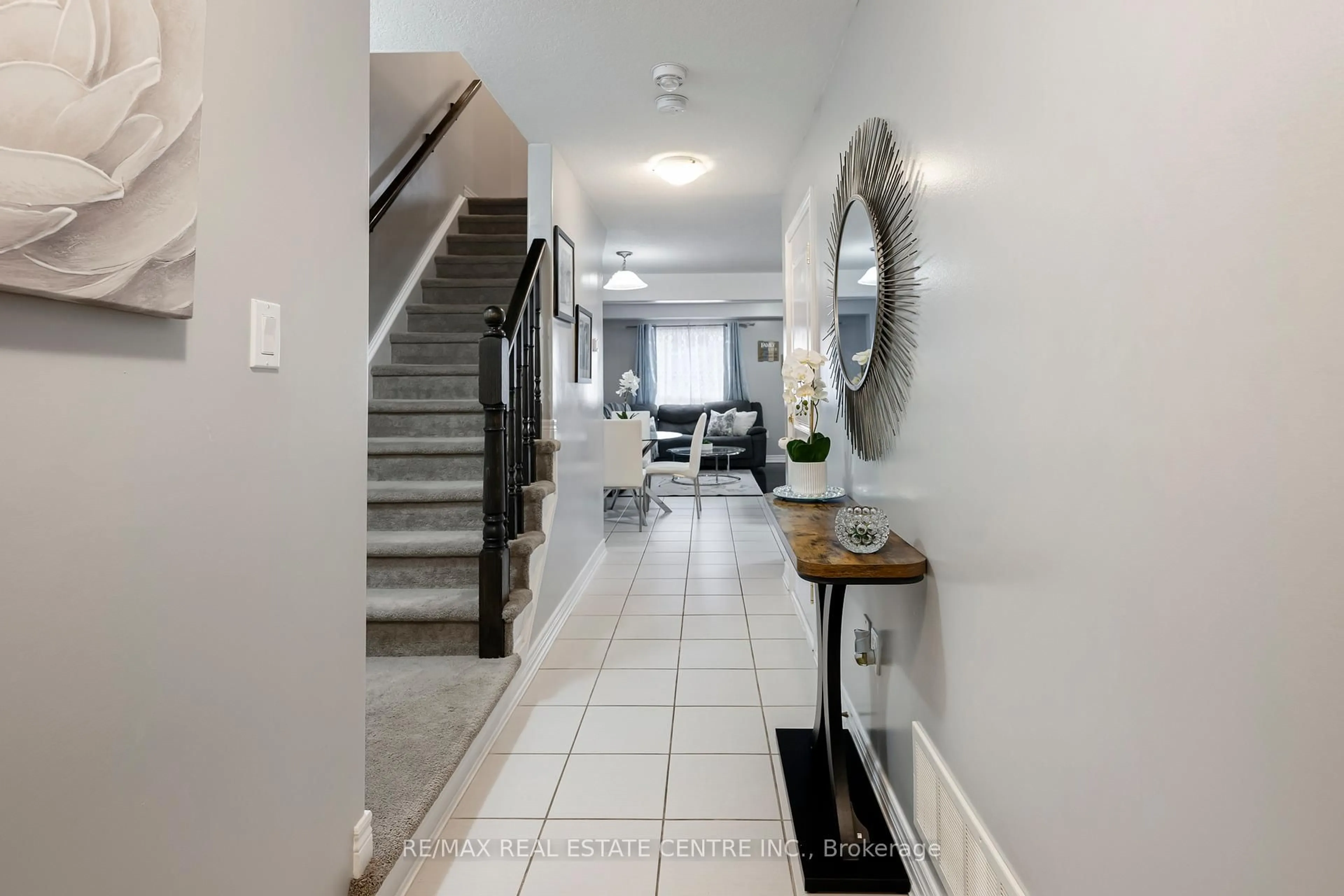 Indoor entryway for 124 Parkinson Cres #67, Orangeville Ontario L9W 6R7