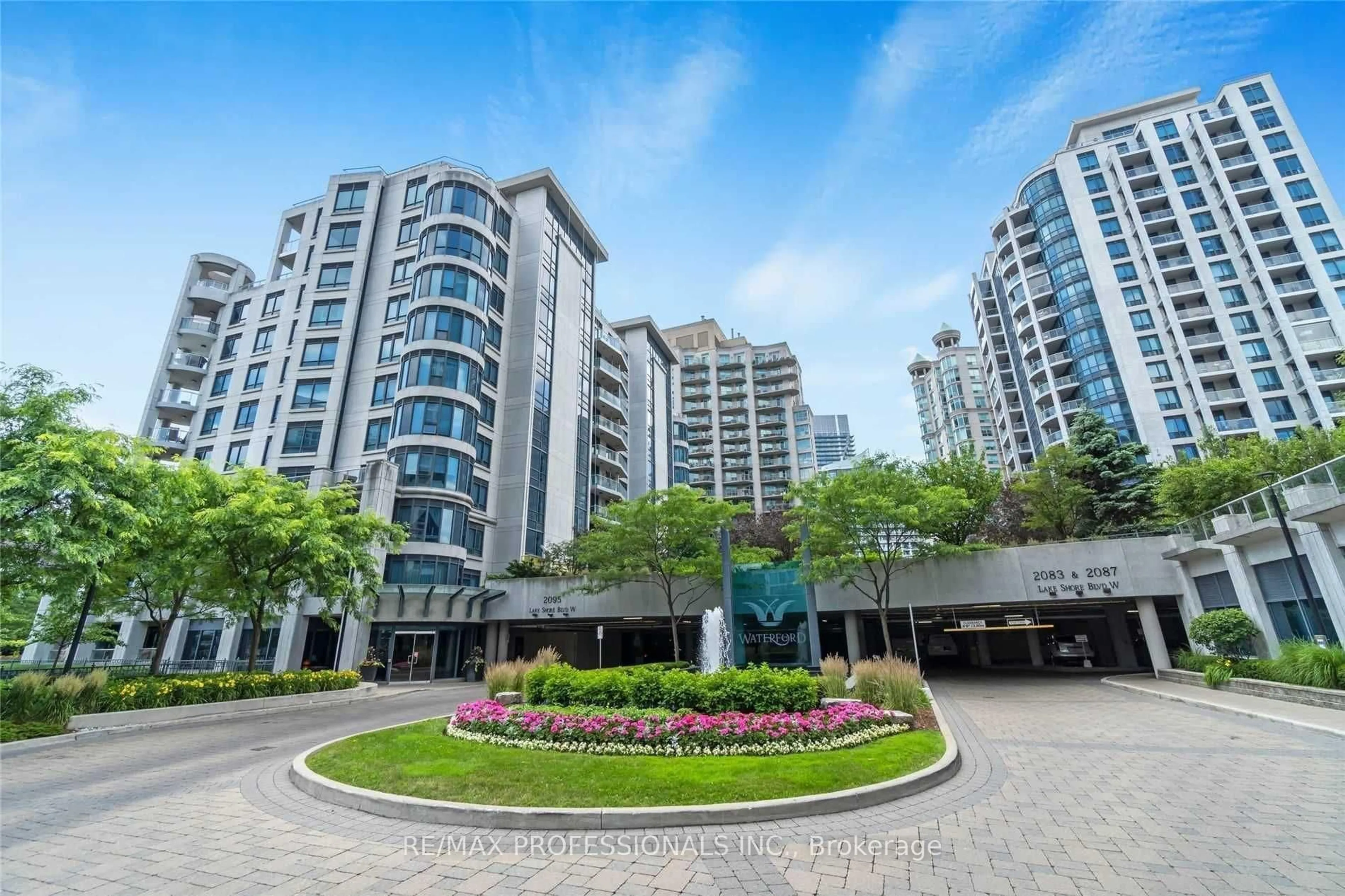 Indoor foyer for 2087 Lake Shore Blvd #1202, Toronto Ontario M8V 4G3