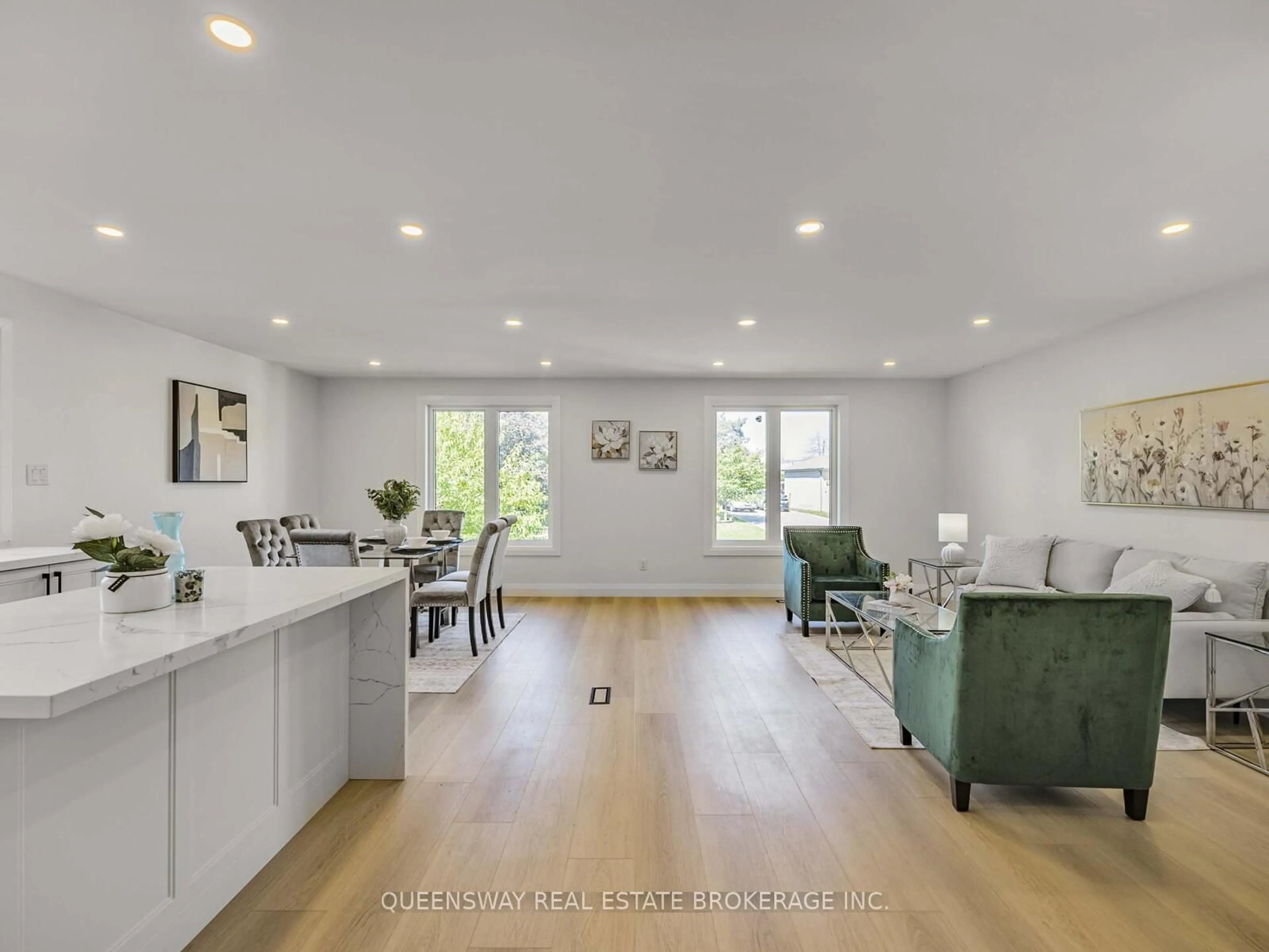 Open concept kitchen, unknown for 1128 Pinegrove Rd, Oakville Ontario L6L 2W6