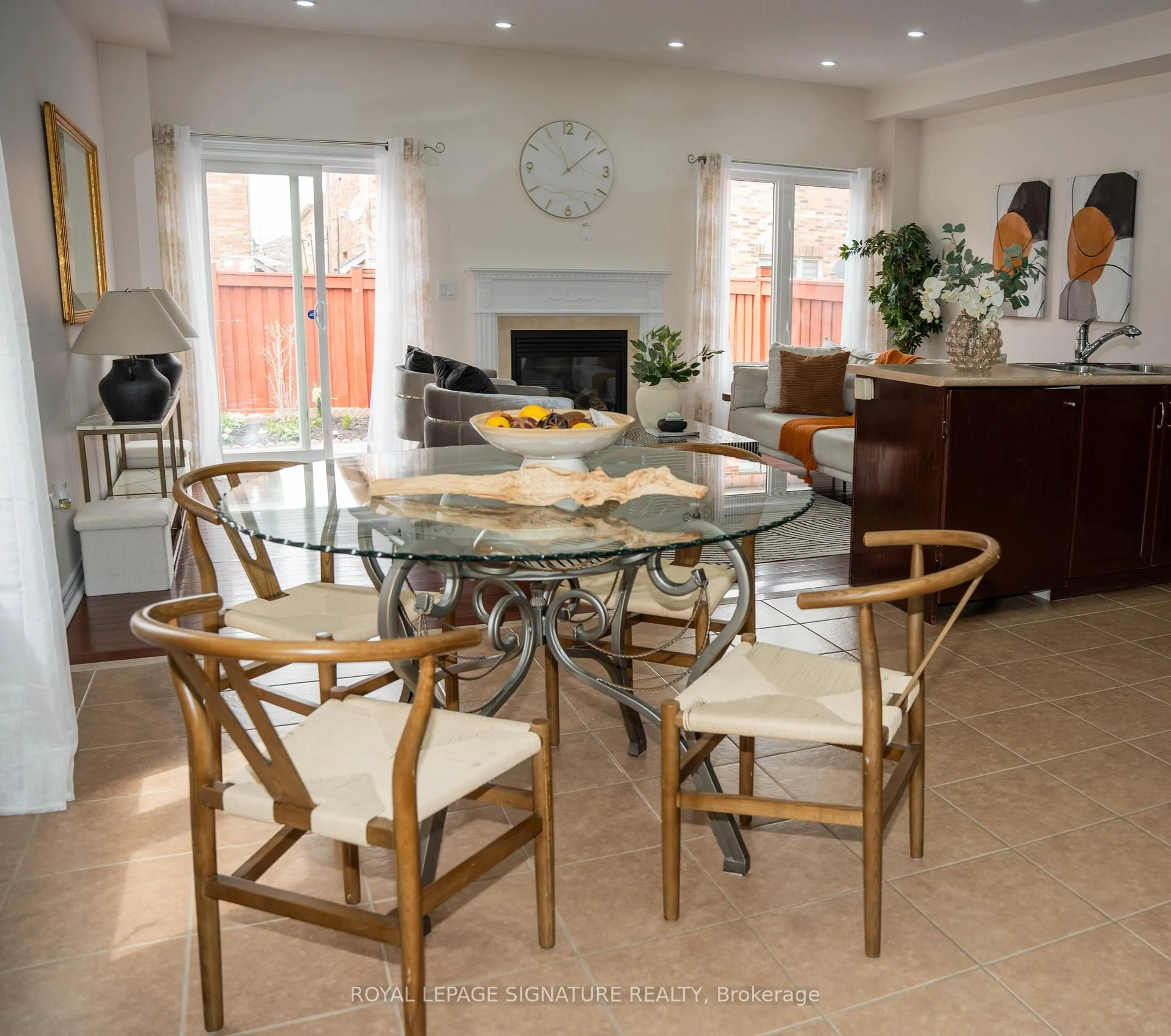 Dining room, ceramic/tile floor for 25 Versailles Cres, Brampton Ontario L6P 3J8