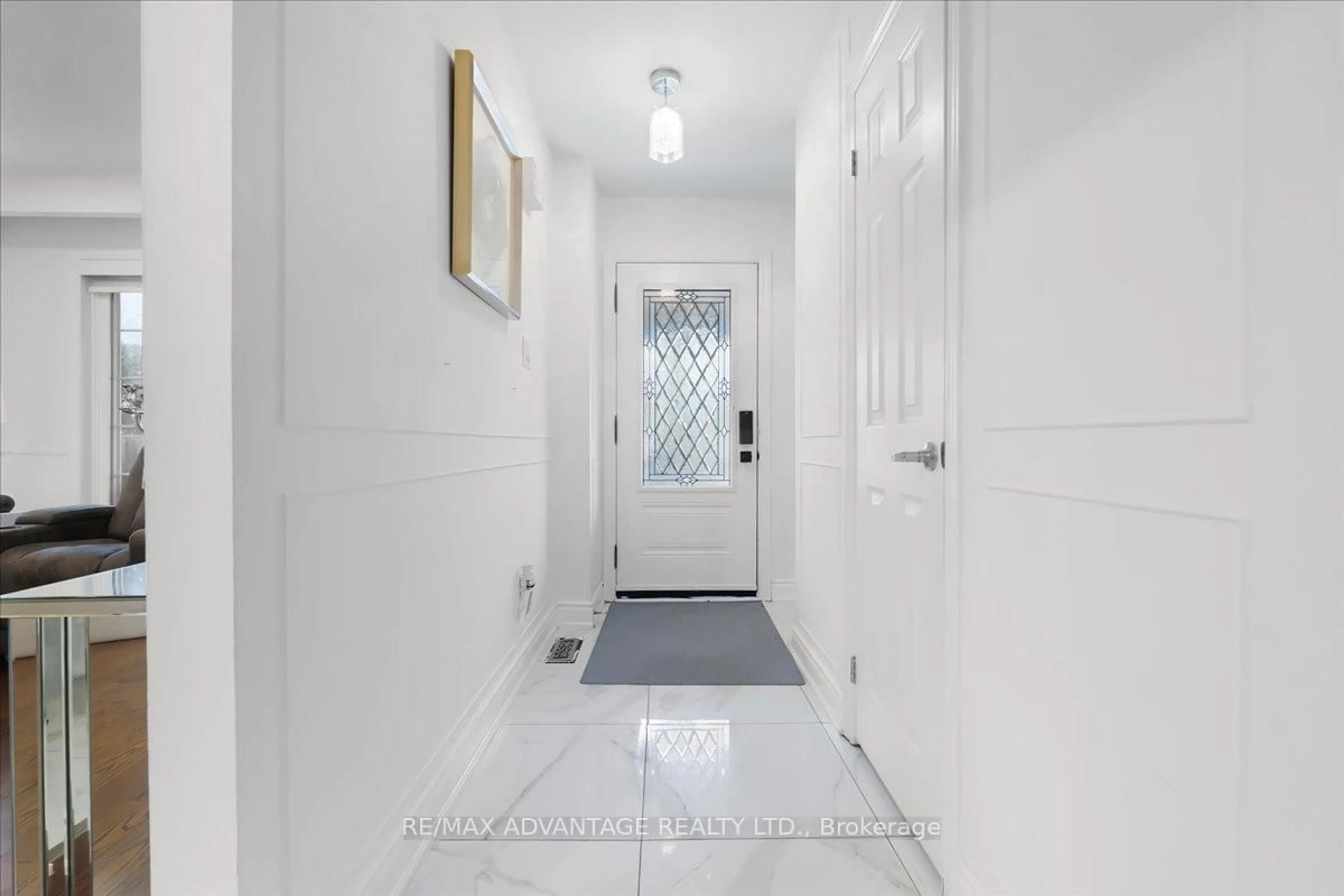 Indoor entryway for 3218 Mainsail Cres, Mississauga Ontario L5L 1H2