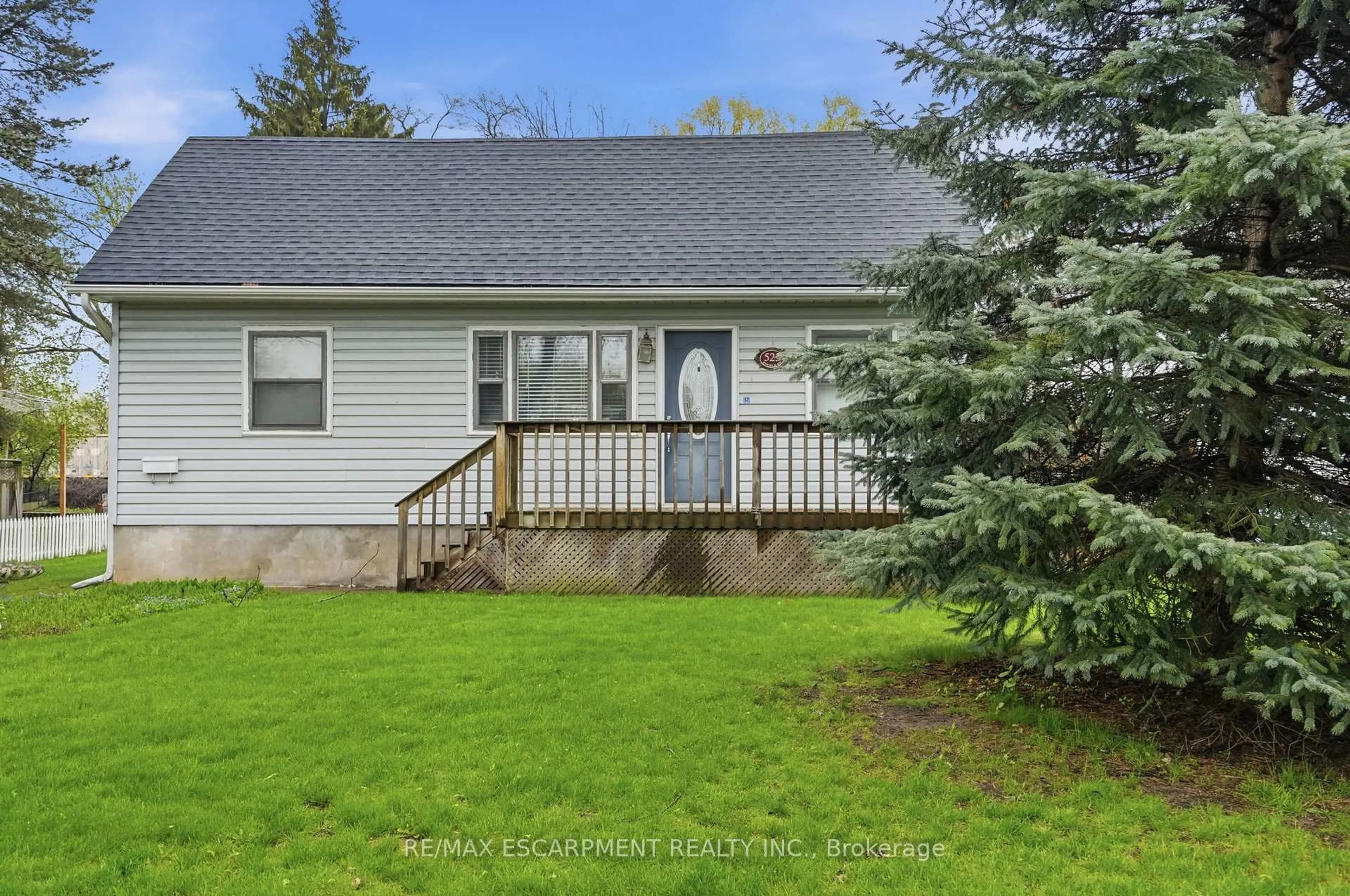 Home with vinyl exterior material, street for 523 ENFIELD Rd, Burlington Ontario L7T 2X5