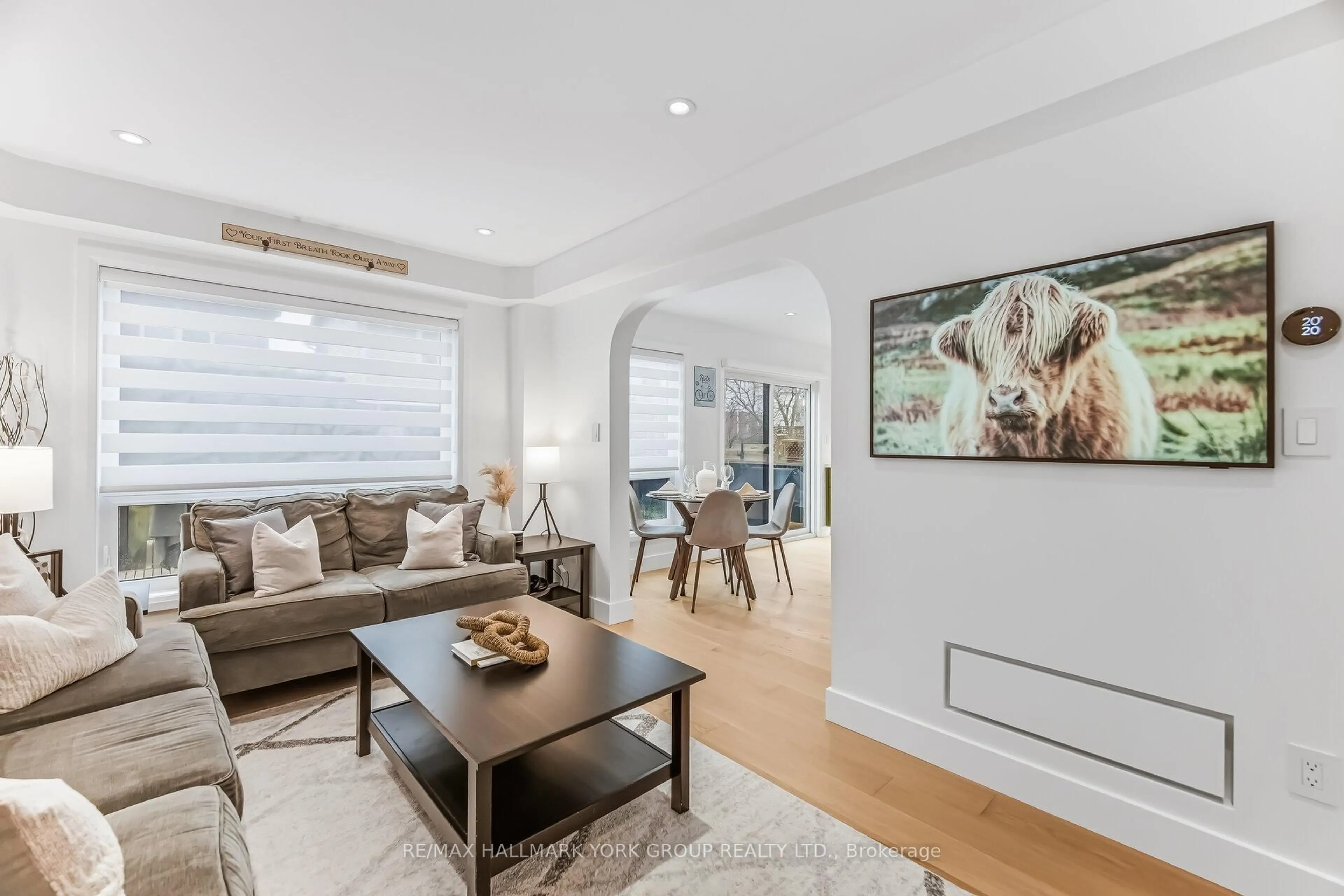 Living room with furniture, unknown for 882 McDuffe Cres, Milton Ontario L9T 6M7