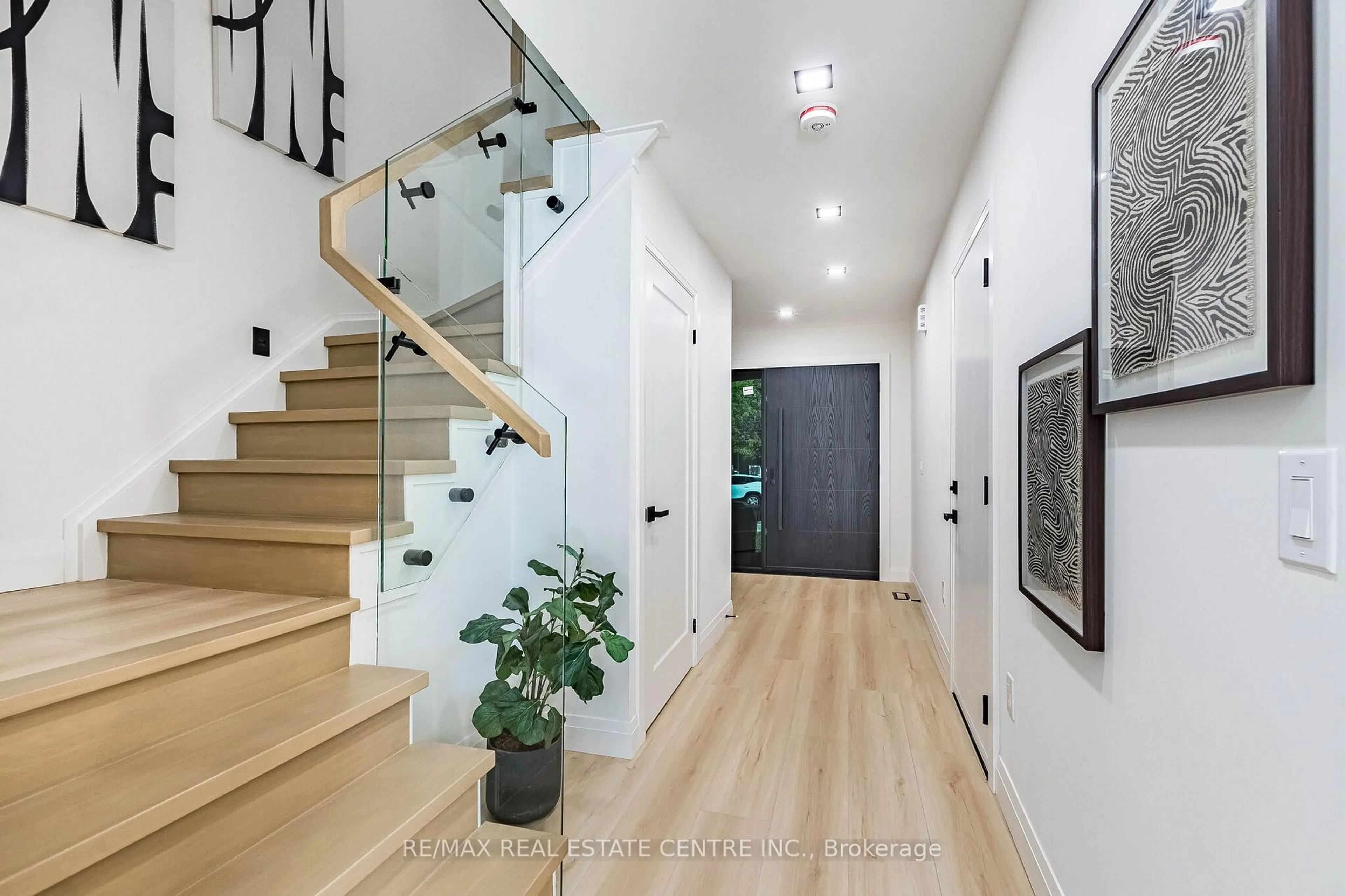 Indoor entryway for 51 Checkerberry Cres, Brampton Ontario L6R 2S9