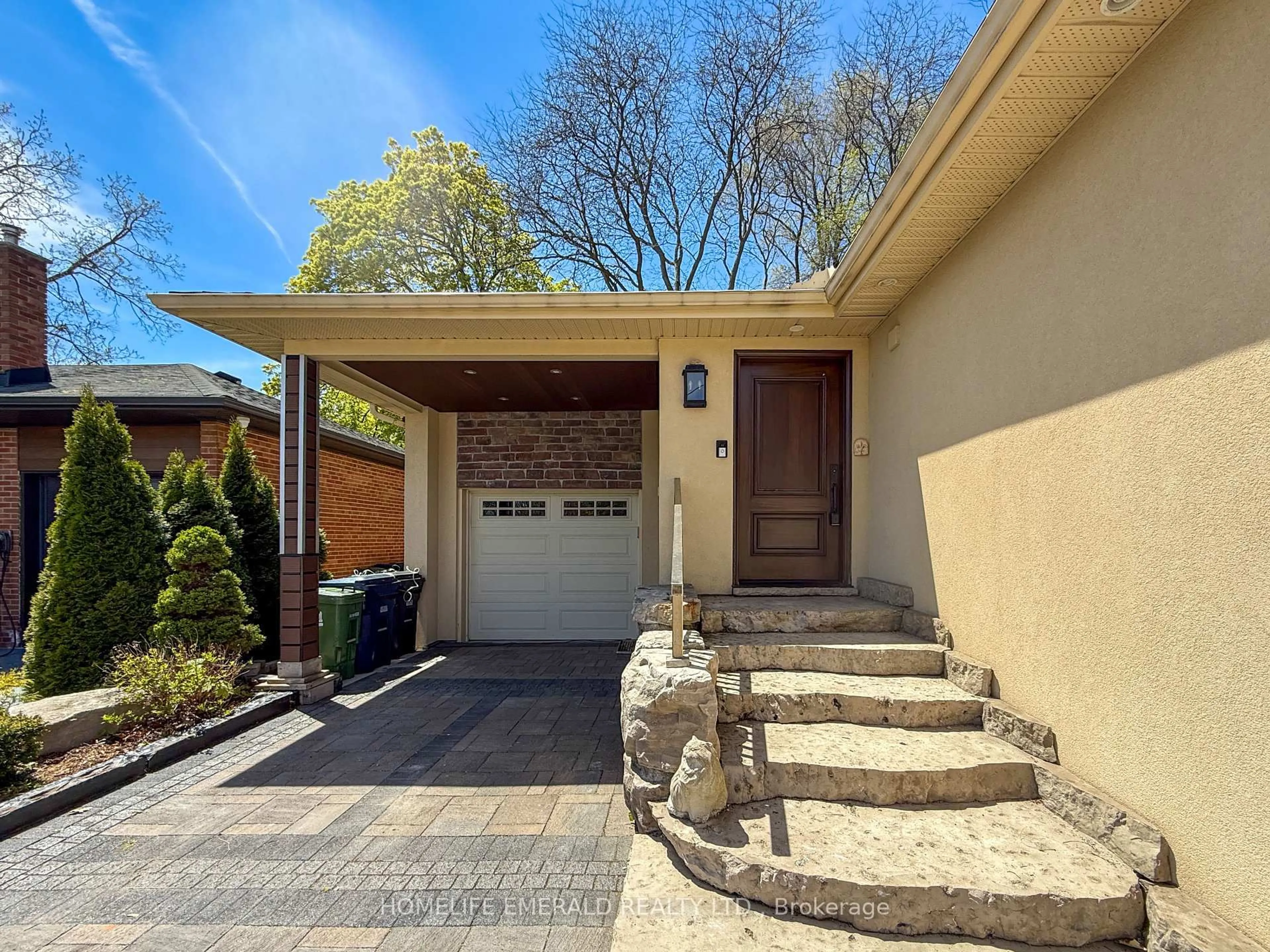 Unknown for 26 Koos Rd, Toronto Ontario M9C 1W3