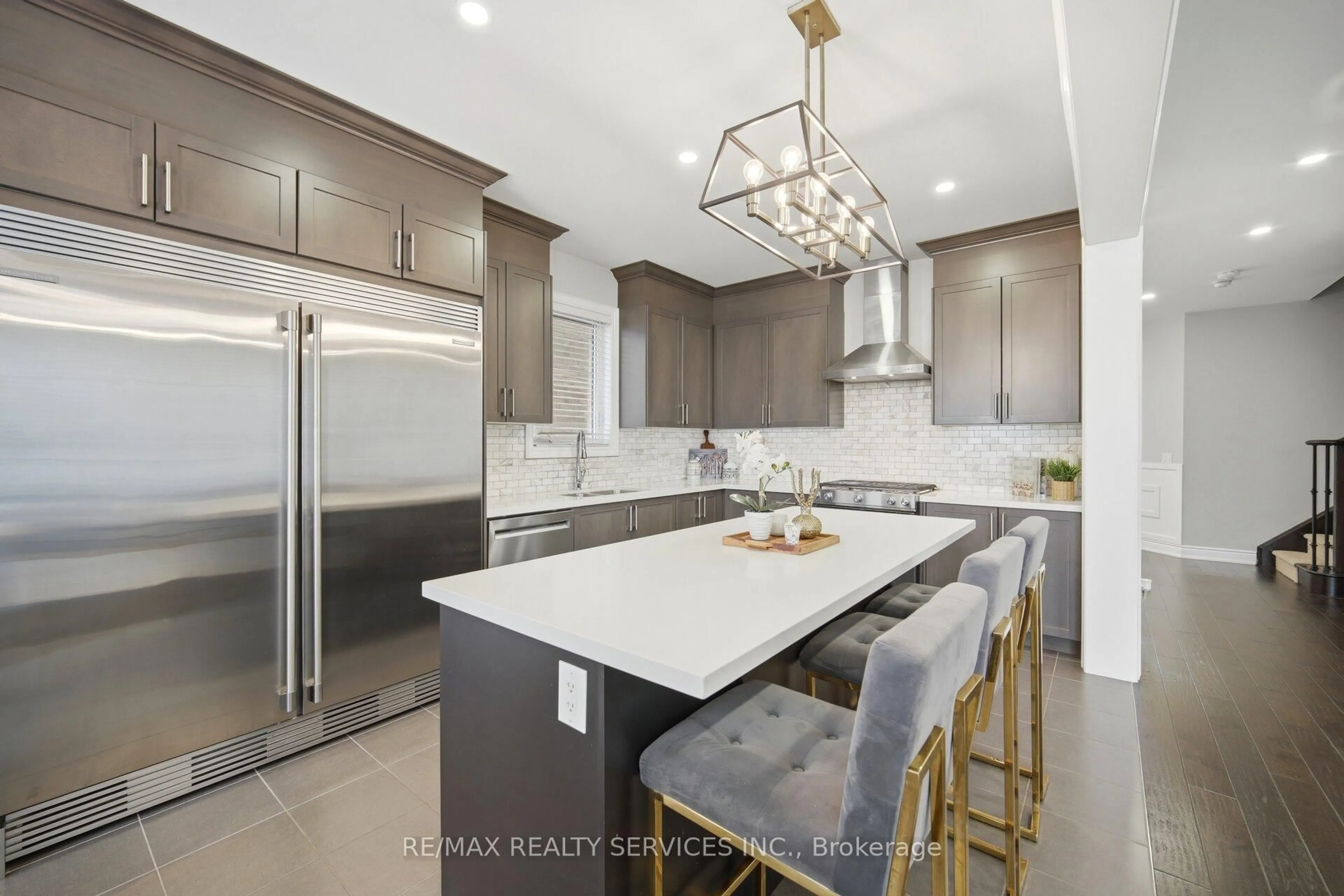 Contemporary kitchen, ceramic/tile floor for 152 Newhouse Blvd, Caledon Ontario L7C 4E1
