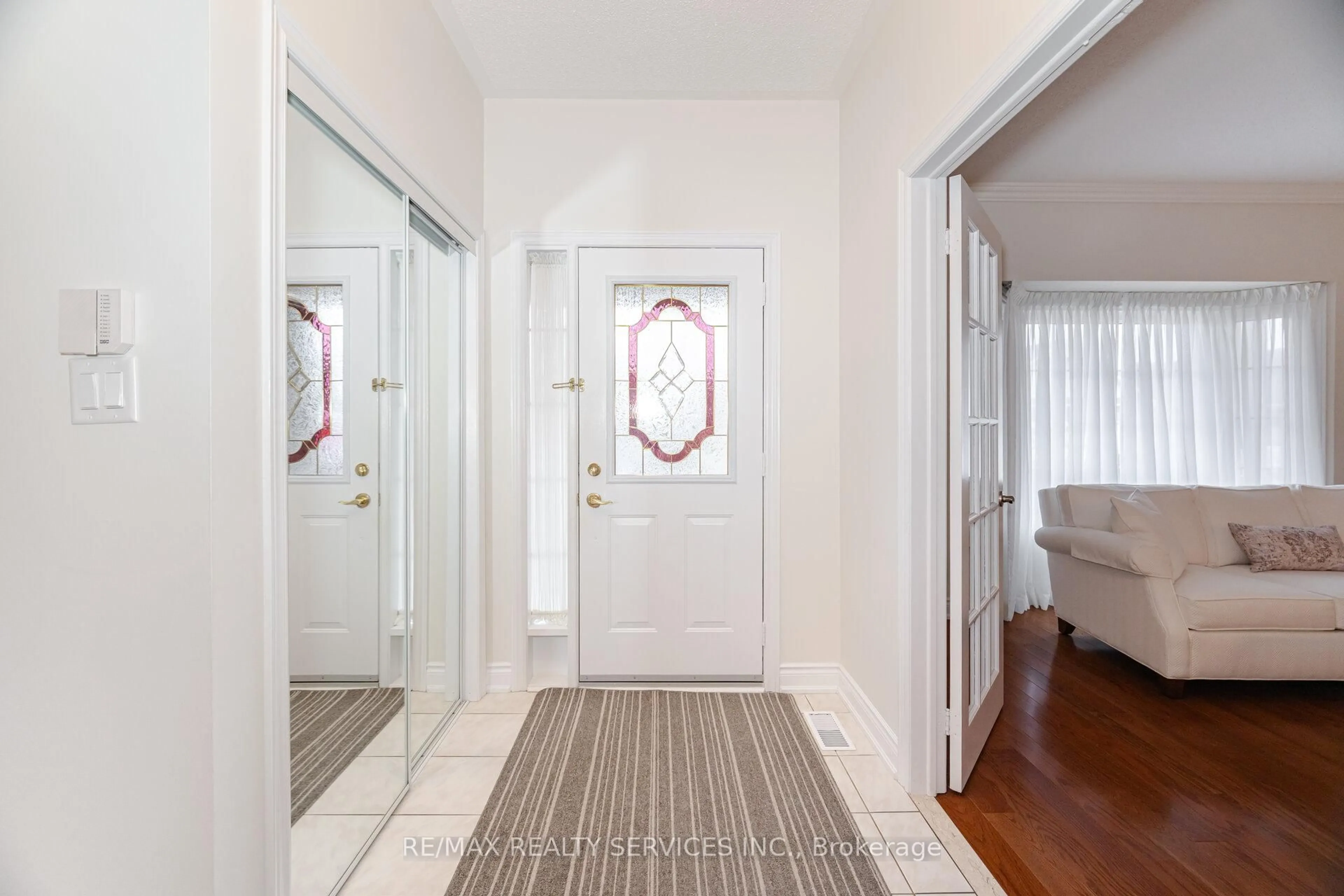 Indoor entryway for 3 Tuscany Lane, Brampton Ontario L6R 1W5