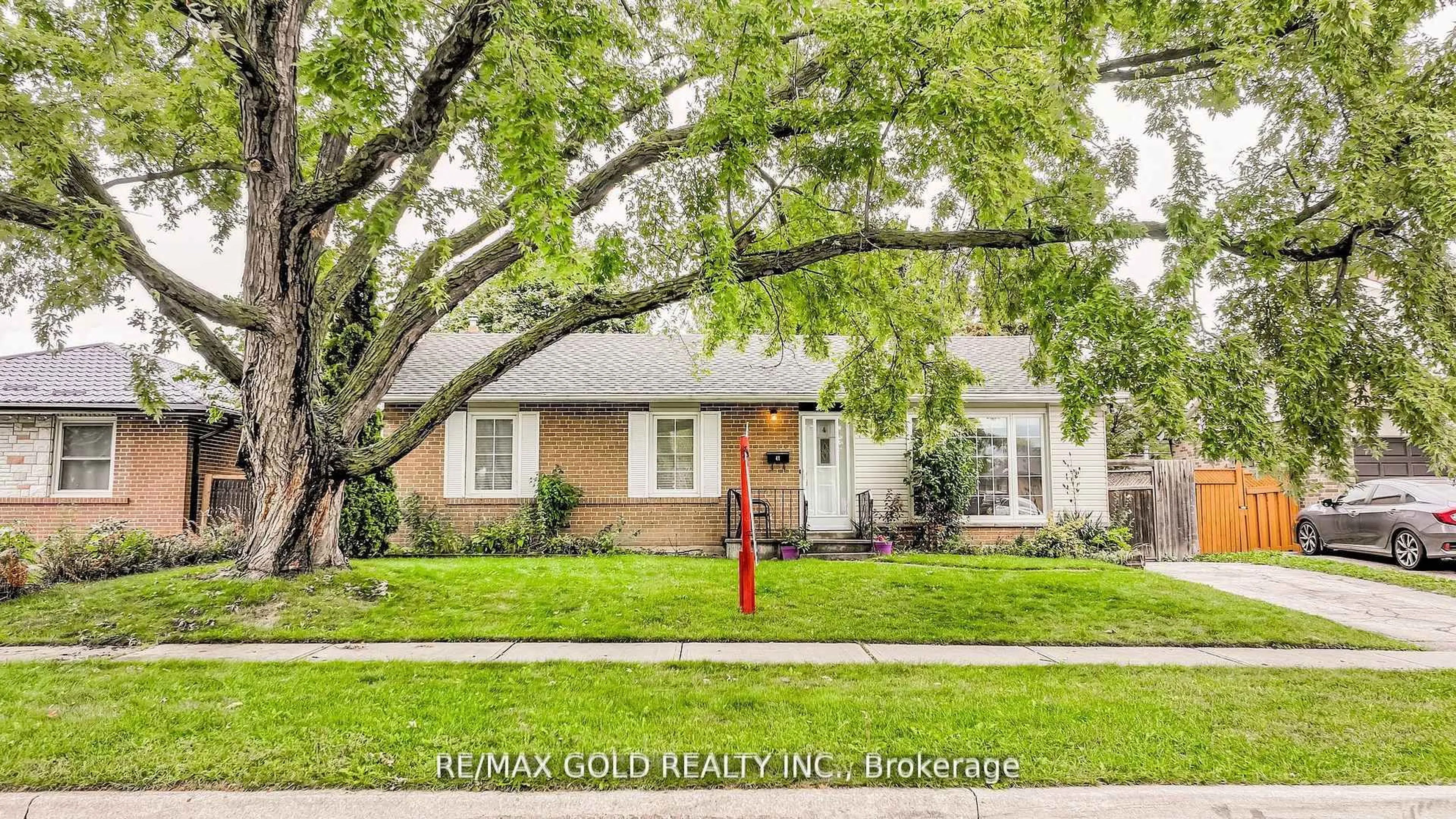 Home with brick exterior material, street for 41 Aberdeen Cres, Brampton Ontario L6T 2P8