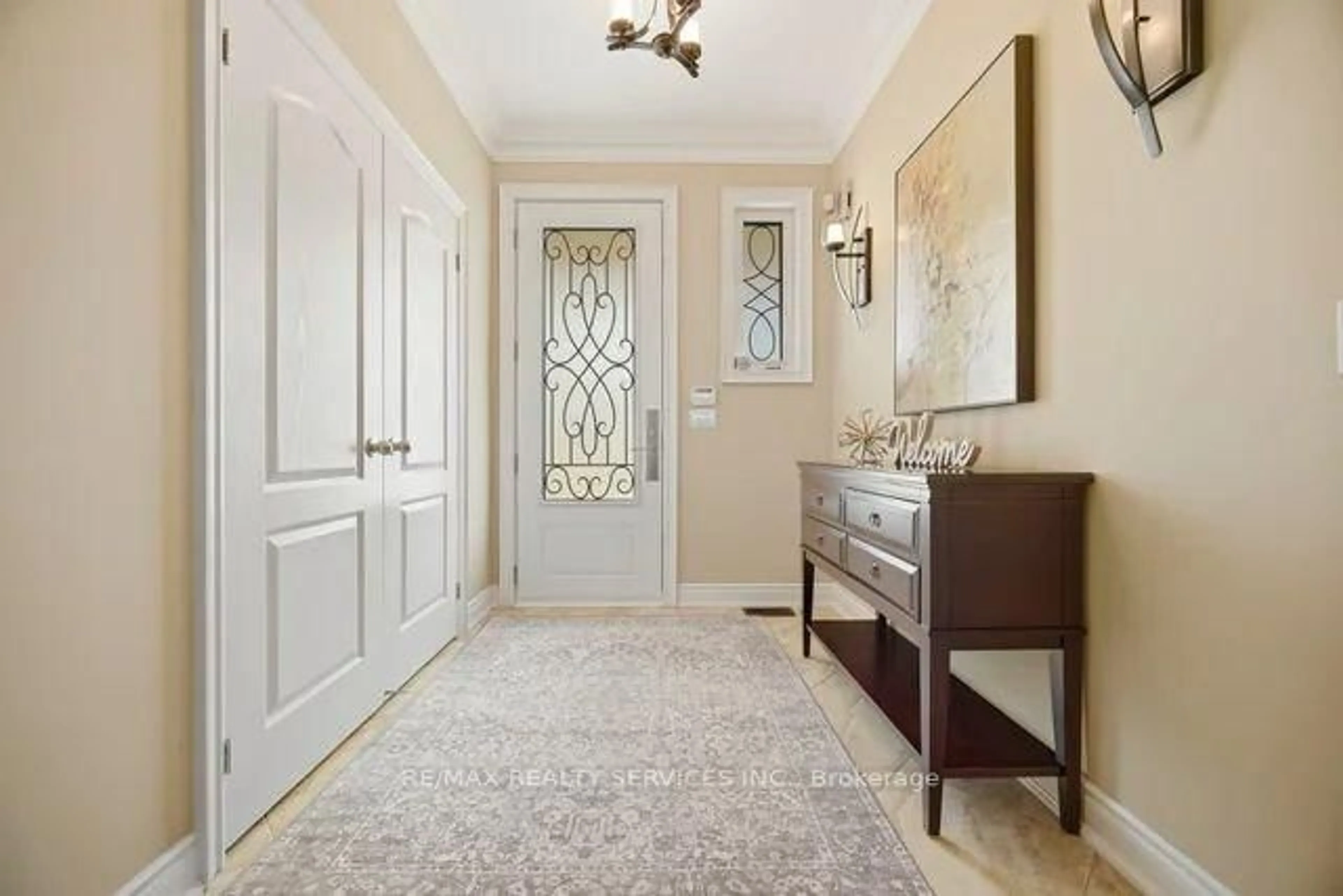 Indoor entryway for 8 Kearny Ave, Caledon Ontario L7C 3N9