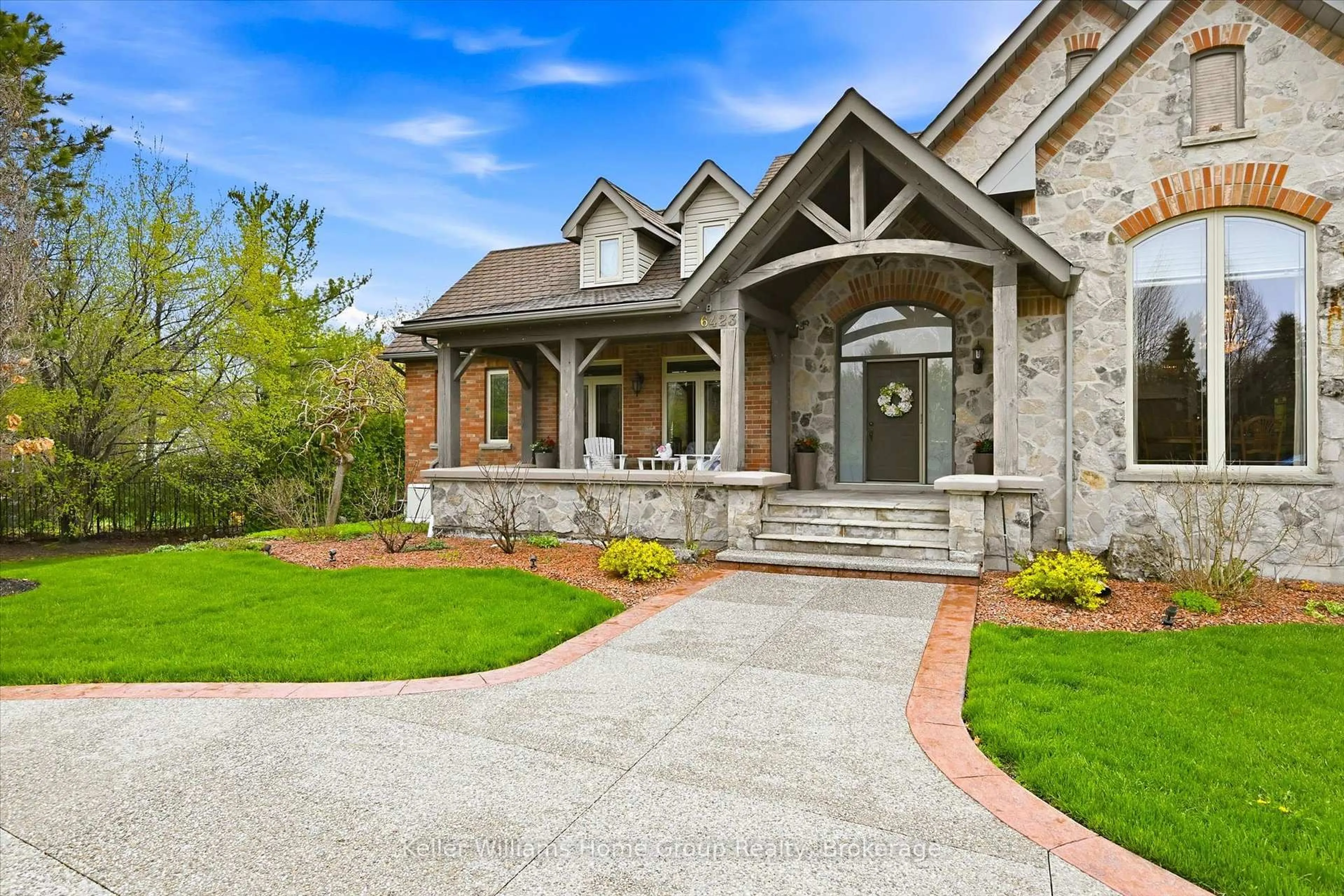 Home with brick exterior material, unknown for 6423 Chelsea Rd, Burlington Ontario L7P 0M8