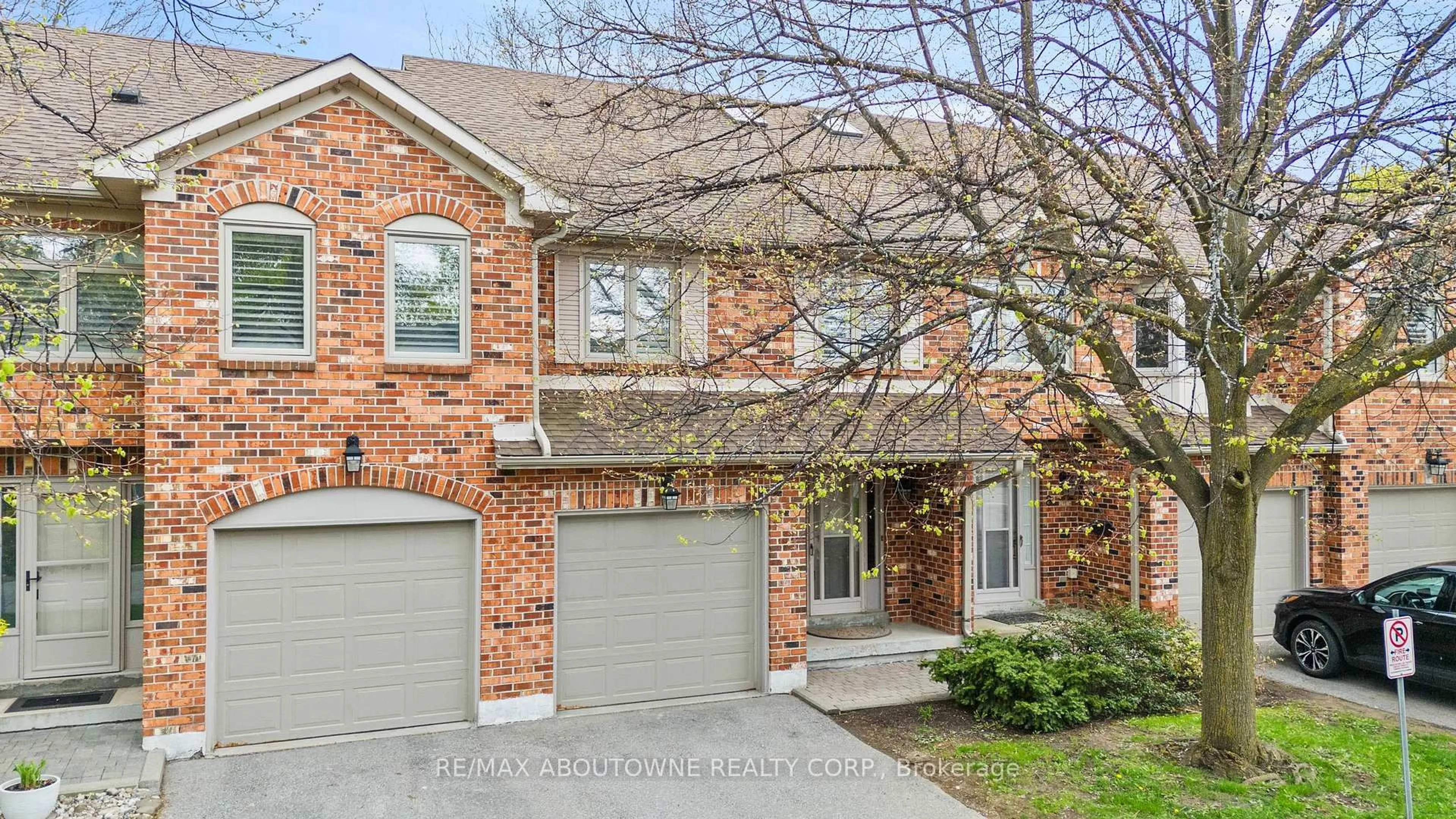Home with brick exterior material, street for 2230 Walkers Line #9, Burlington Ontario L7M 3Y8