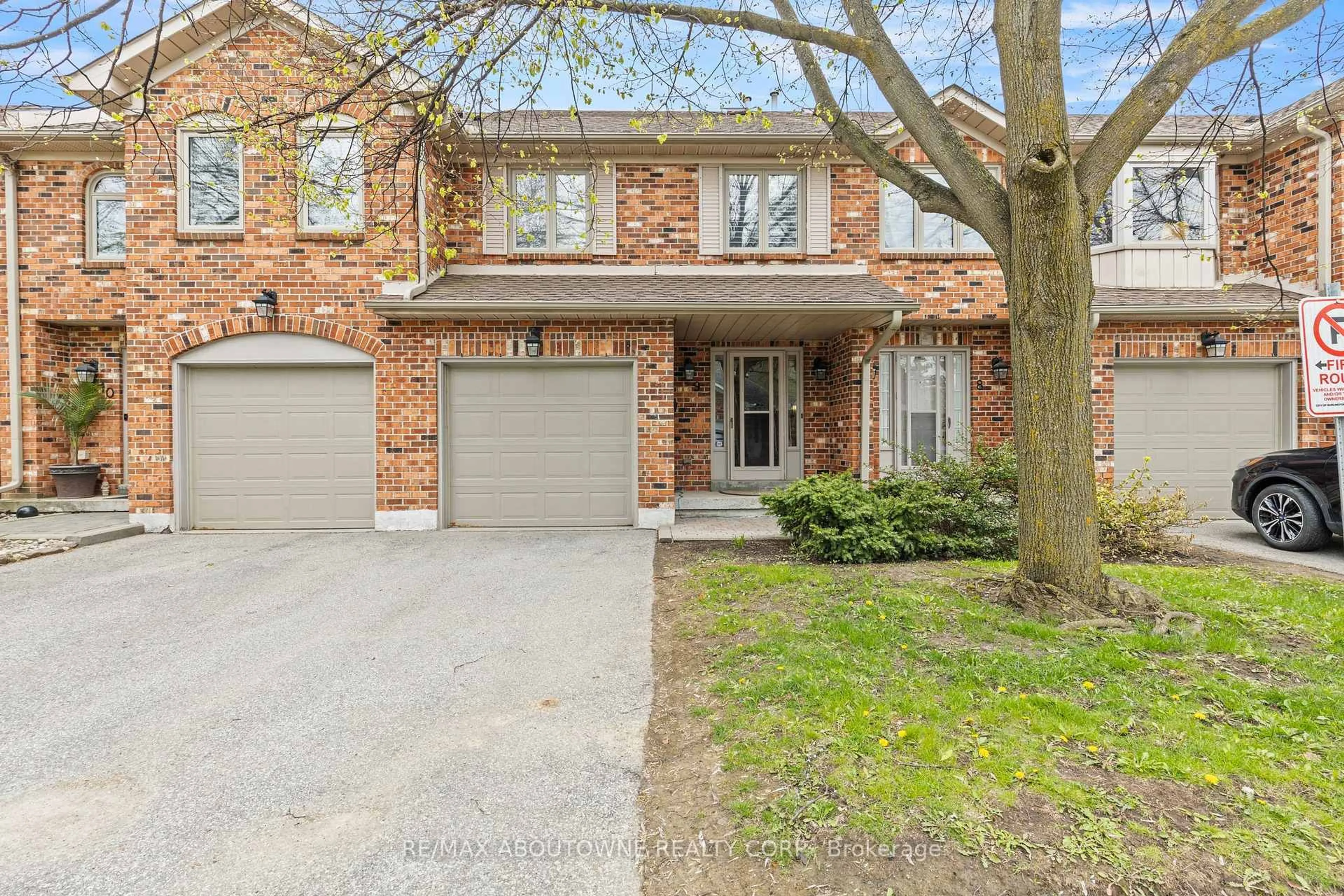Home with brick exterior material, street for 2230 Walkers Line #9, Burlington Ontario L7M 3Y8