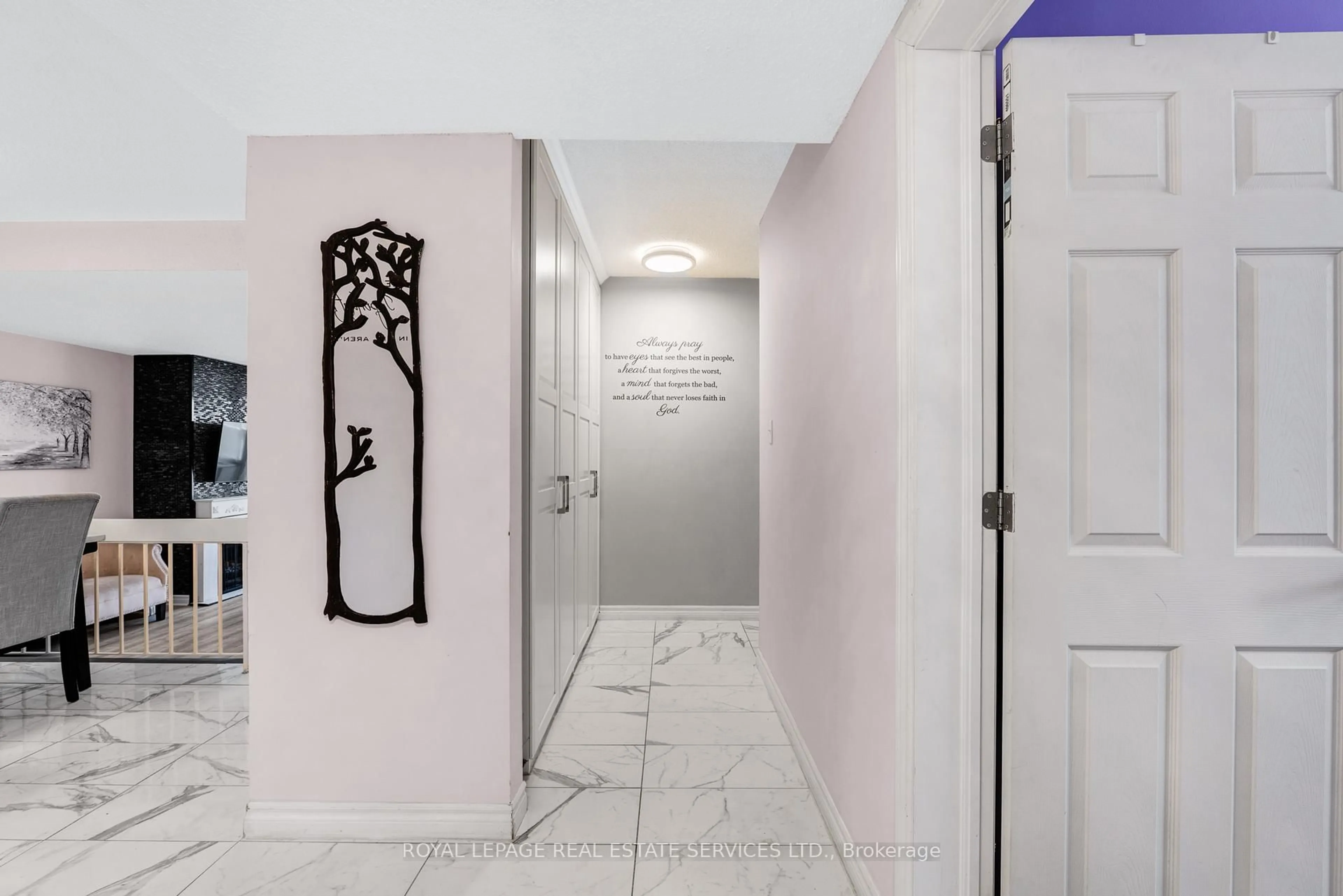 Indoor foyer for 20 Speers Rd #605, Oakville Ontario L6K 3R5