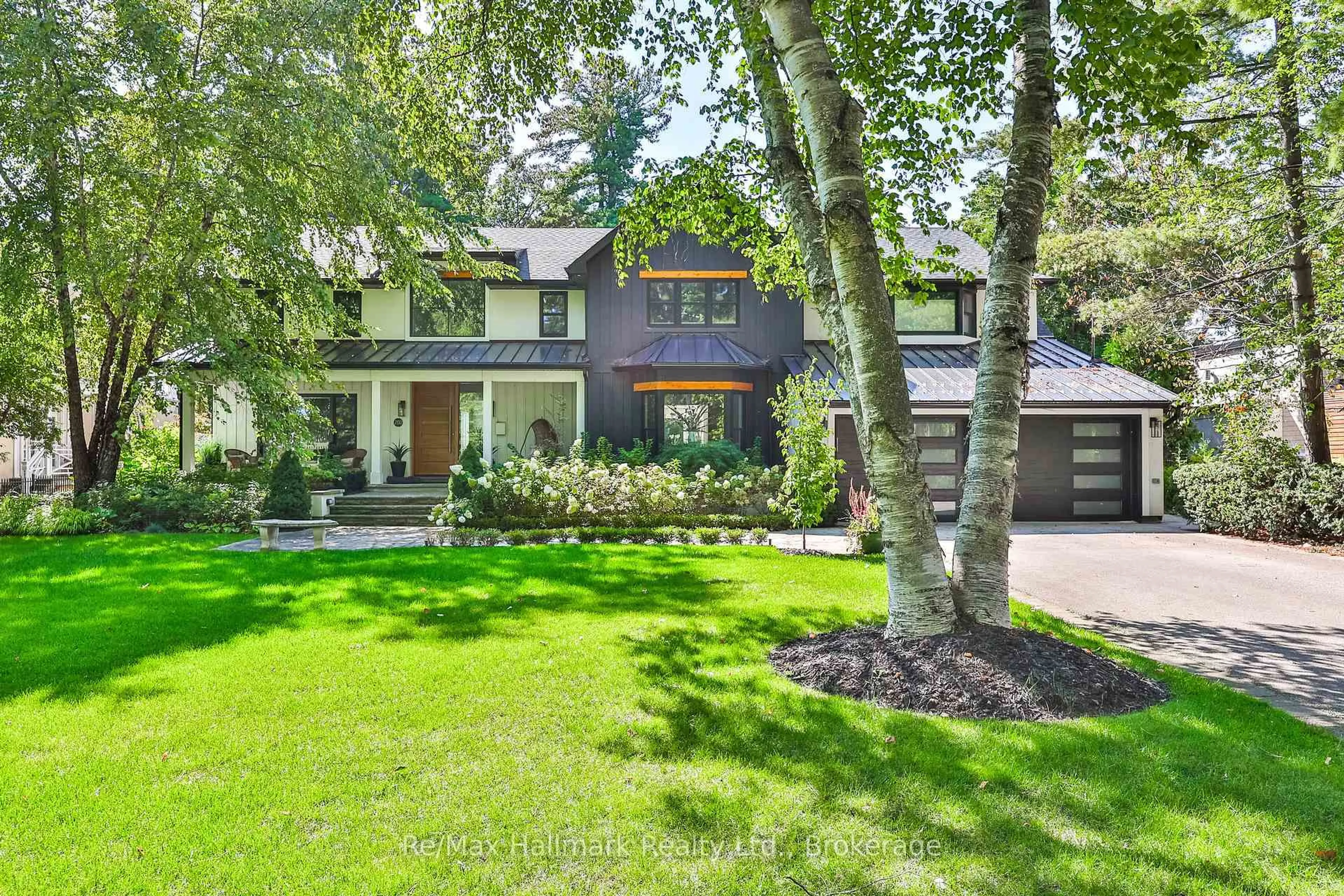 Home with brick exterior material, street for 200 Chartwell Rd, Oakville Ontario L6J 3Z8