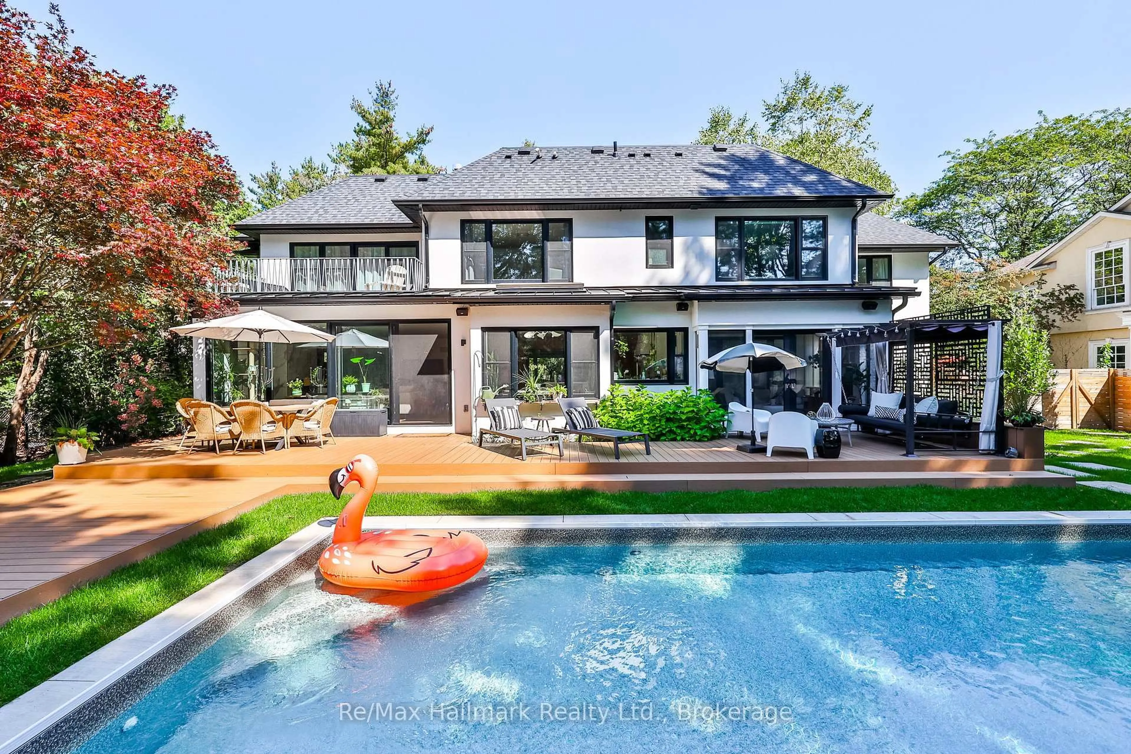 Home with brick exterior material, water/lake/river/ocean view for 200 Chartwell Rd, Oakville Ontario L6J 3Z8