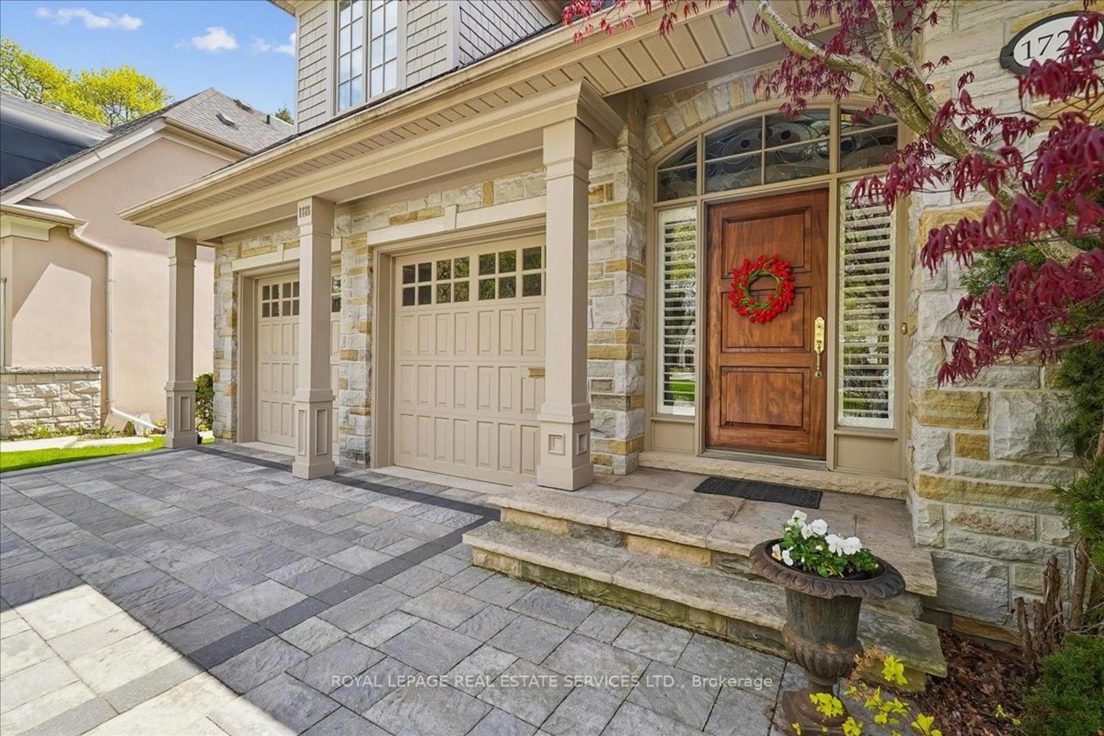 Indoor entryway for 1726 The Pines, Mississauga Ontario L5J 4V5