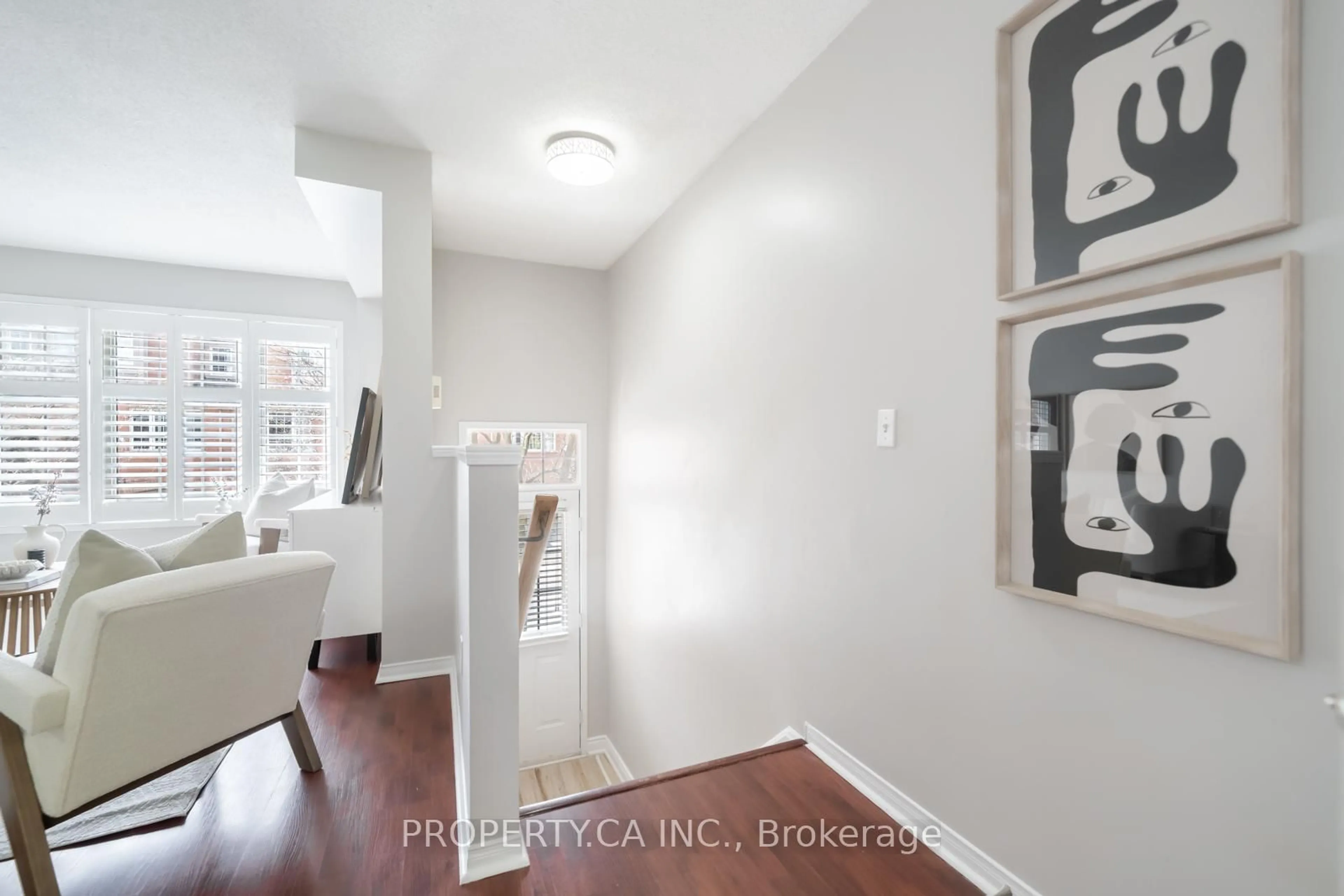 Indoor entryway for 5030 Heatherleigh Ave #111, Mississauga Ontario L5V 2G7