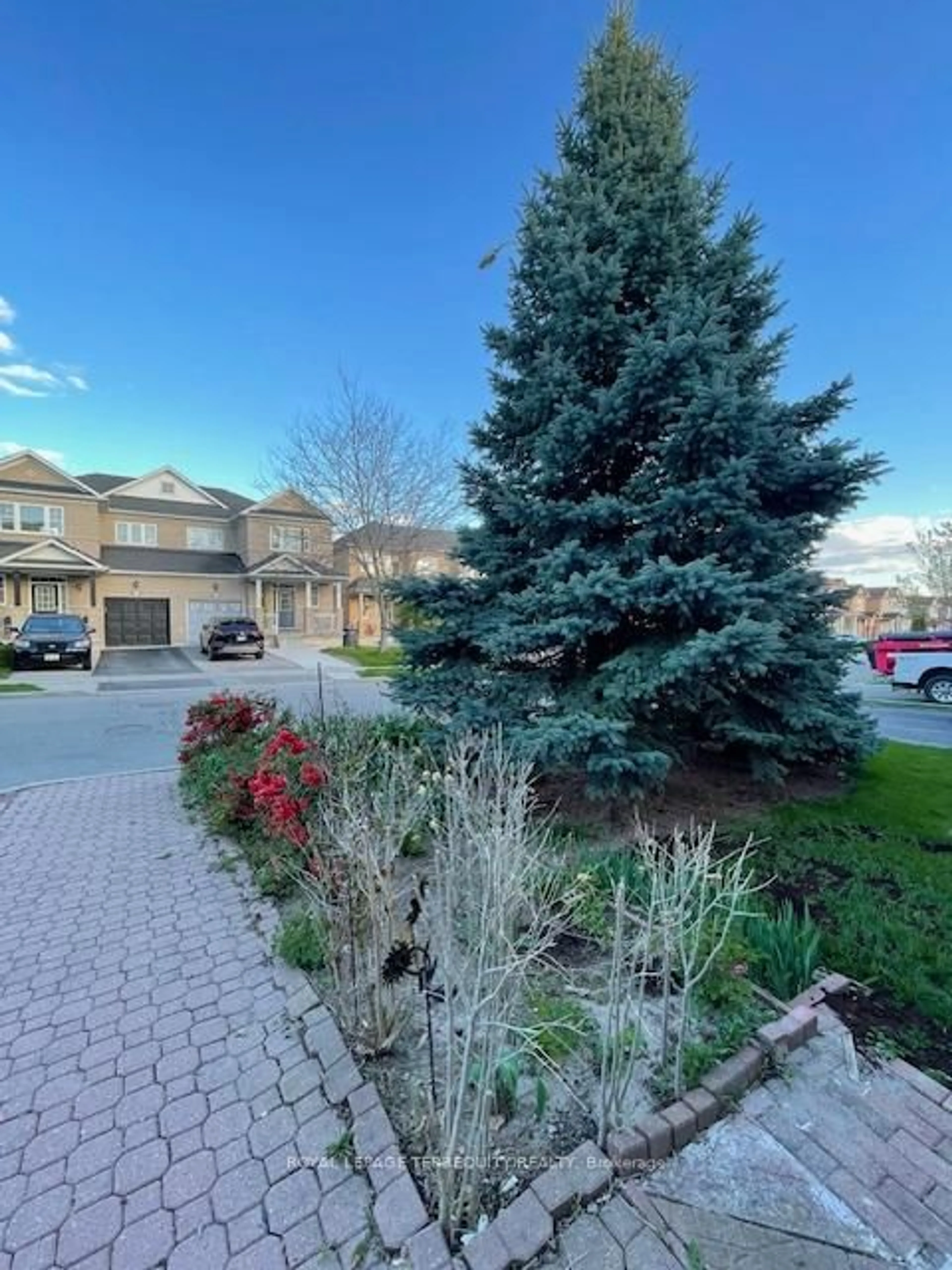 A pic from outside/outdoor area/front of a property/back of a property/a pic from drone, street for 24 Pergola Way, Brampton Ontario L6Y 5M6