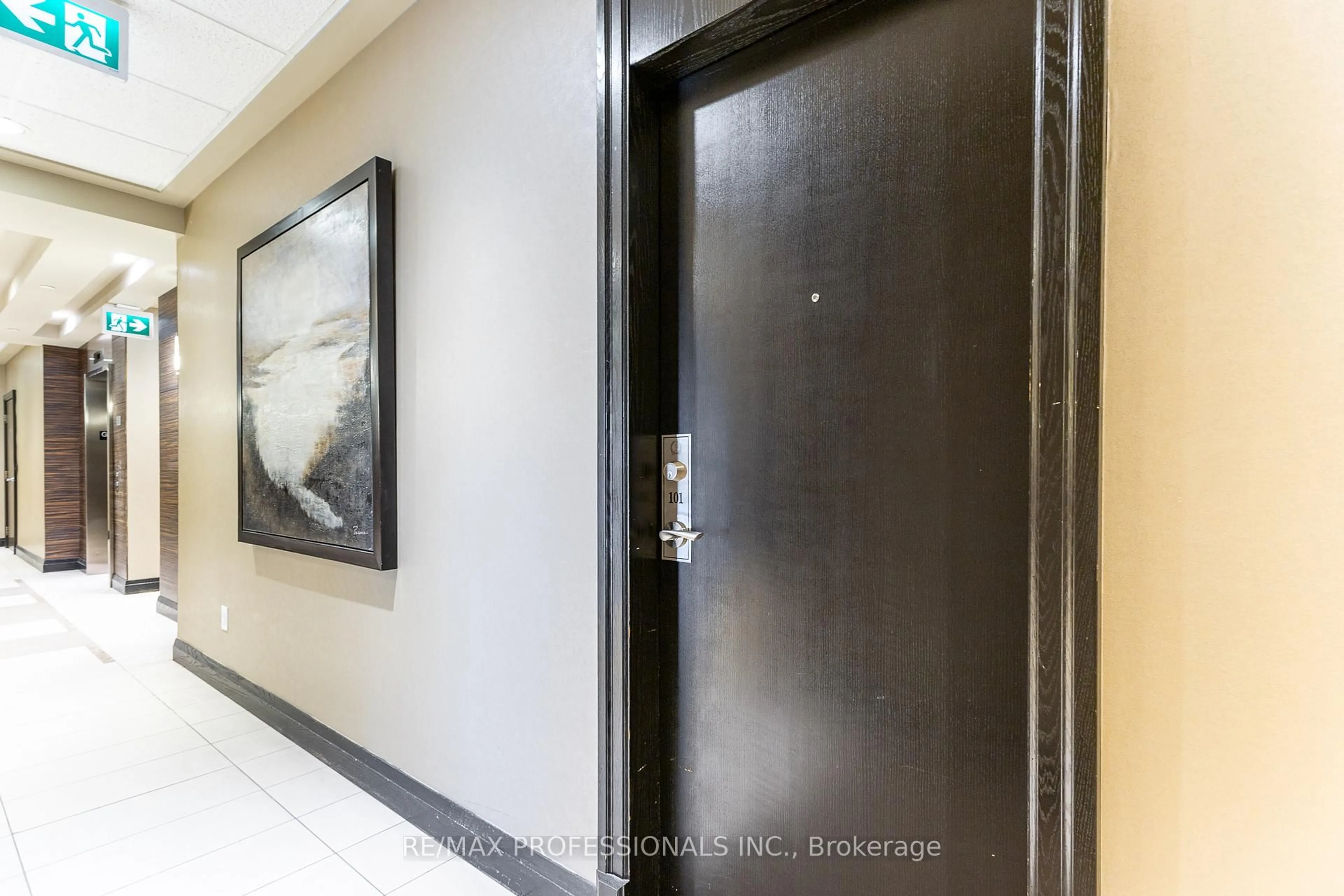 Indoor foyer for 1 Michael Power Pl #101, Toronto Ontario M9A 0A1