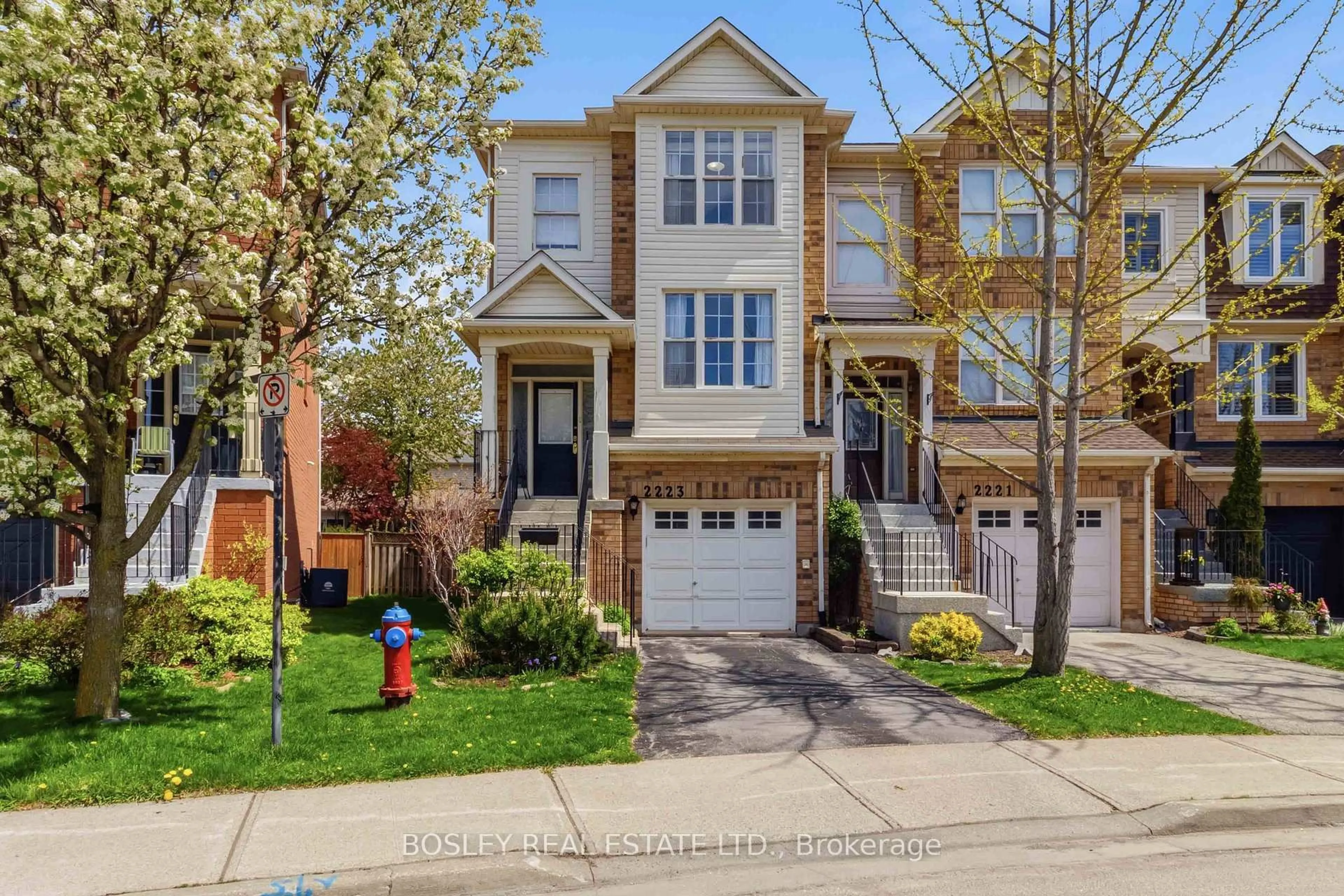 Home with brick exterior material, street for 2223 Prescott Pl, Burlington Ontario L7L 6L3