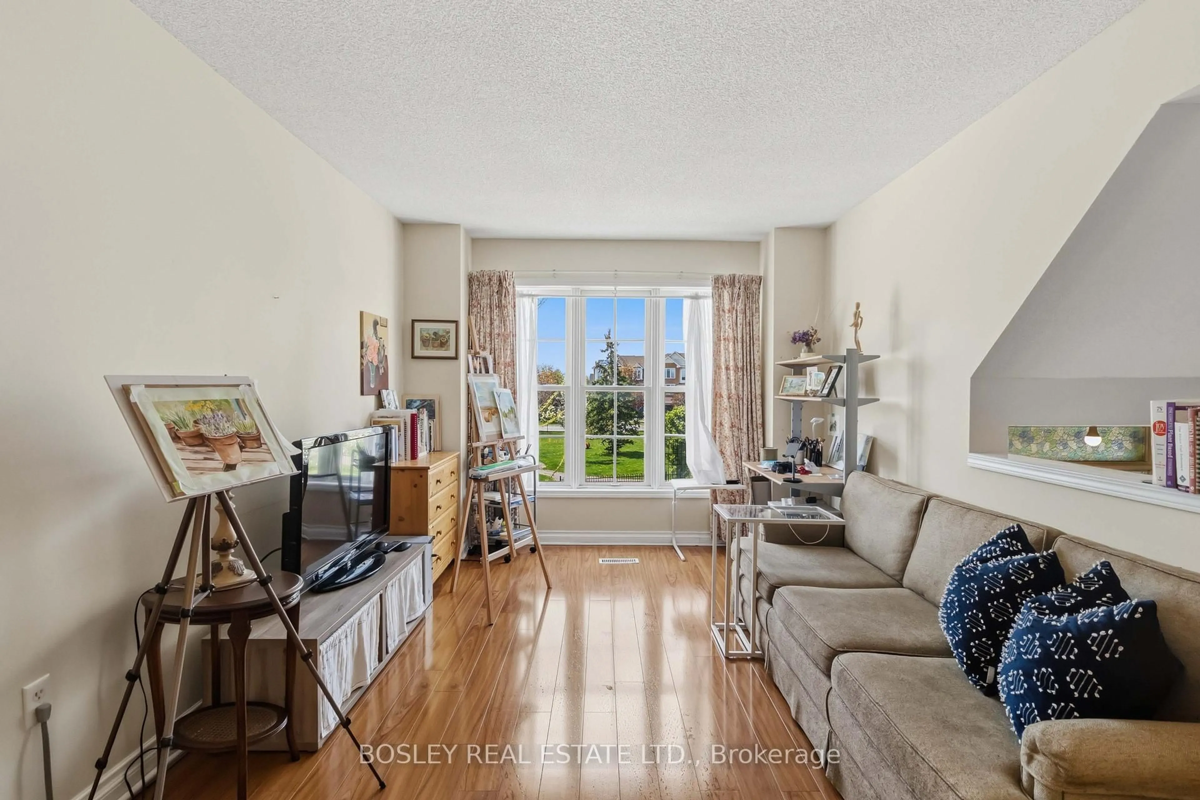Living room with furniture, unknown for 2223 Prescott Pl, Burlington Ontario L7L 6L3
