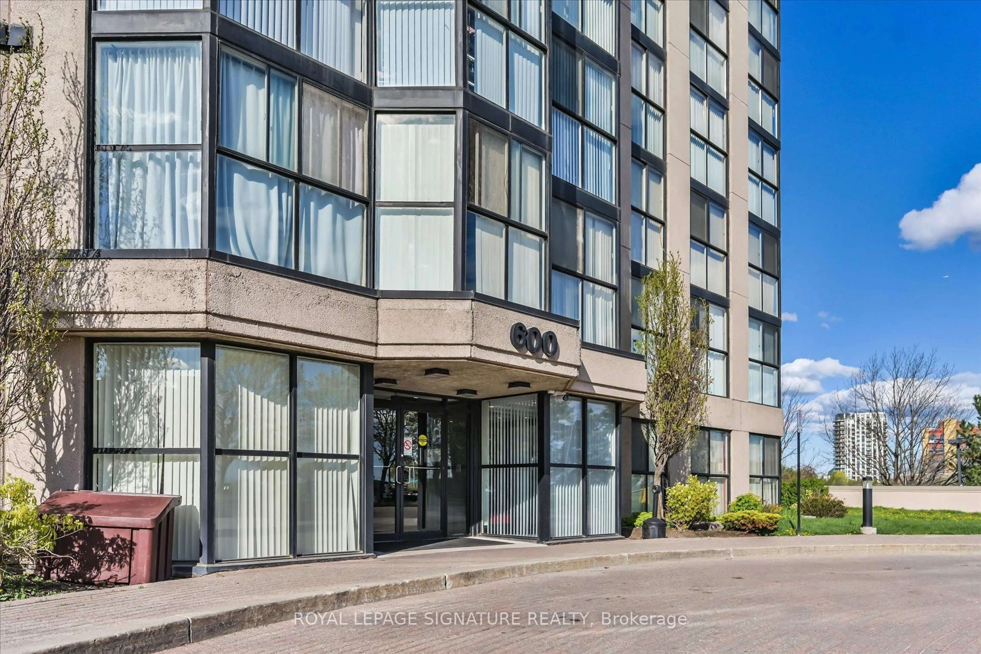 Patio, building for 600 Rexdale Blvd #403, Toronto Ontario M9W 6T4