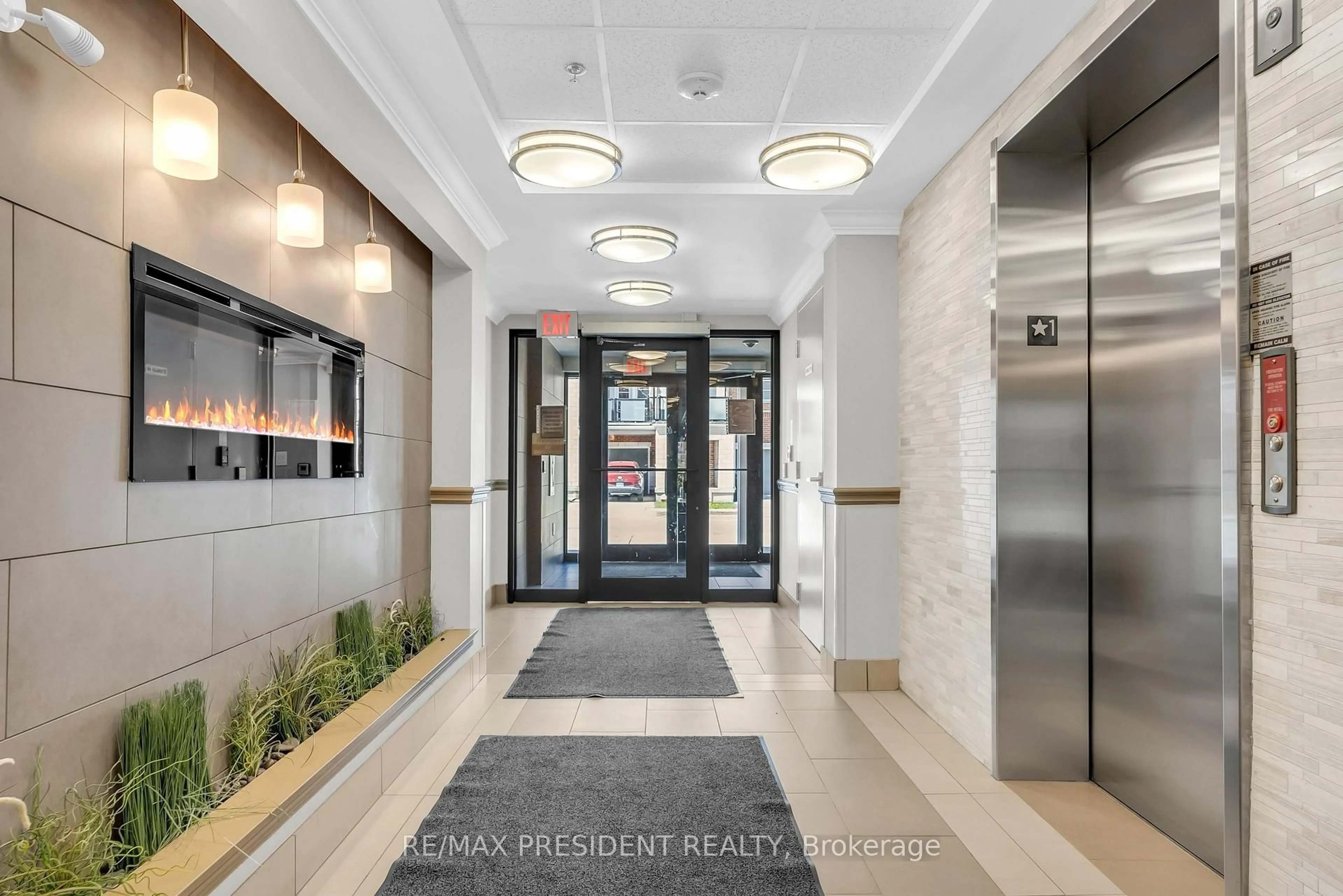 Indoor foyer for 60 Baycliffe Cres #204, Brampton Ontario L7A 0Z4