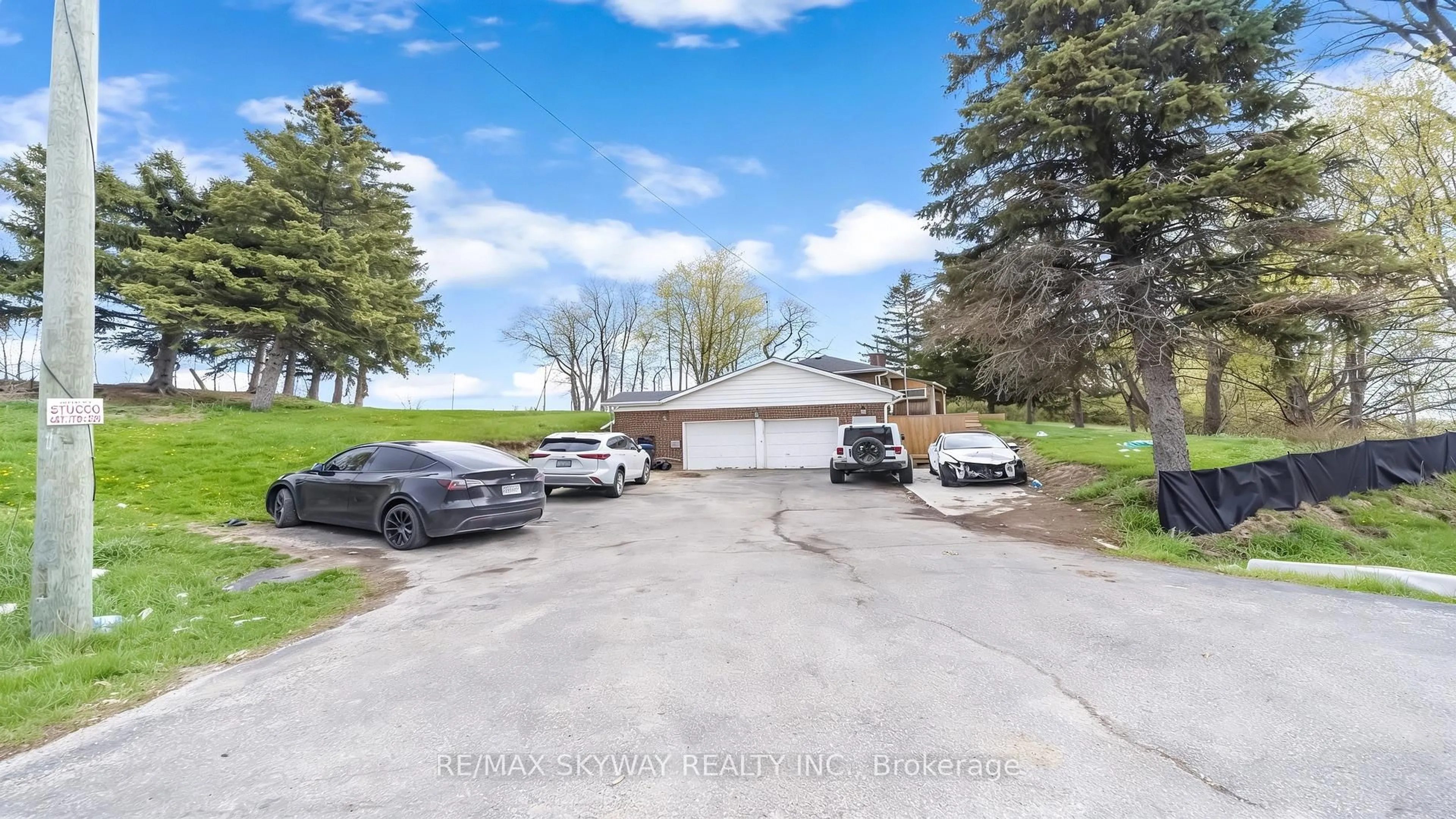 A pic from outside/outdoor area/front of a property/back of a property/a pic from drone, water/lake/river/ocean view for 12891 Dixie Rd, Caledon Ontario L7C 2M5