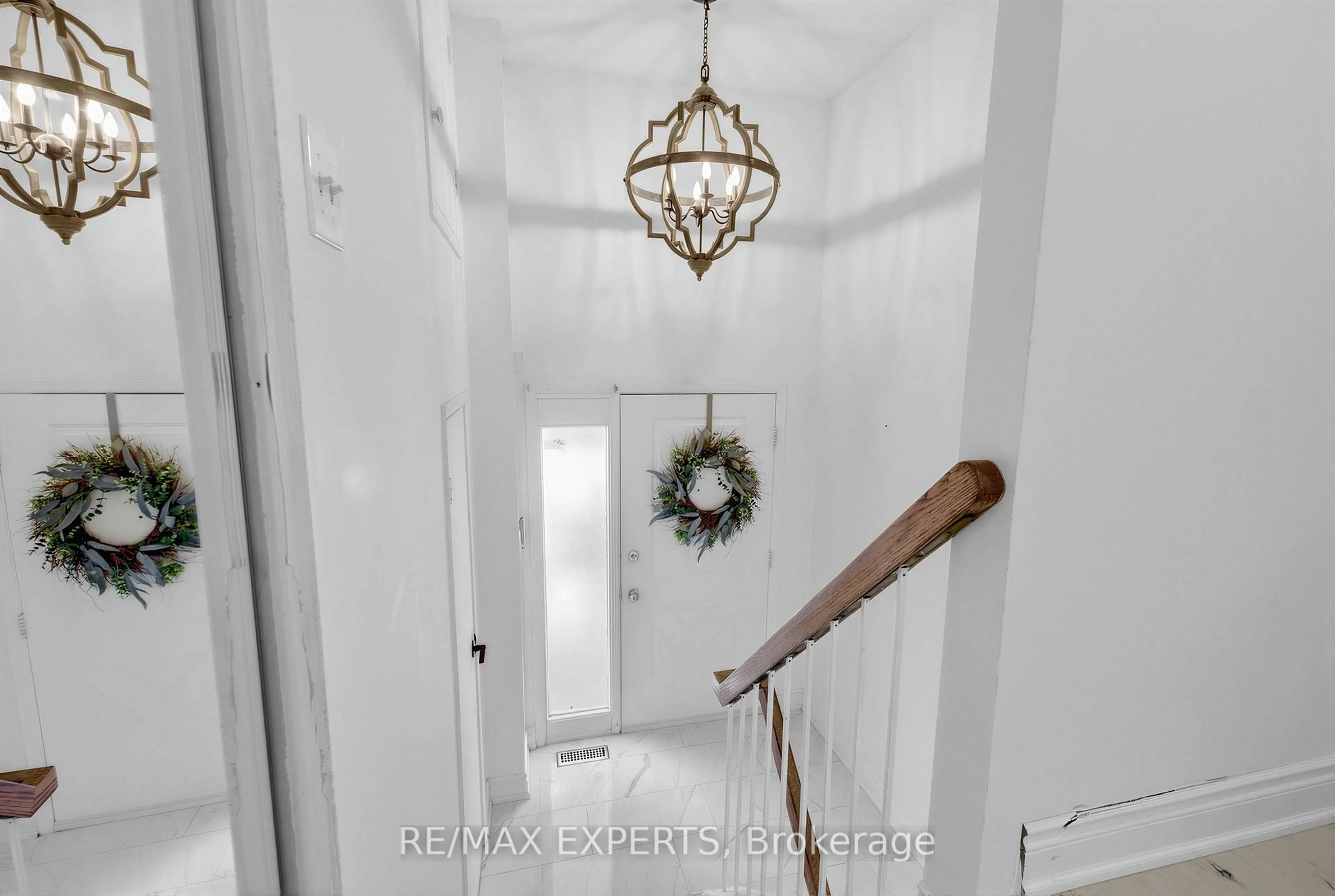 Indoor entryway for 21 Maple Branch Path #61, Toronto Ontario M9P 3T4
